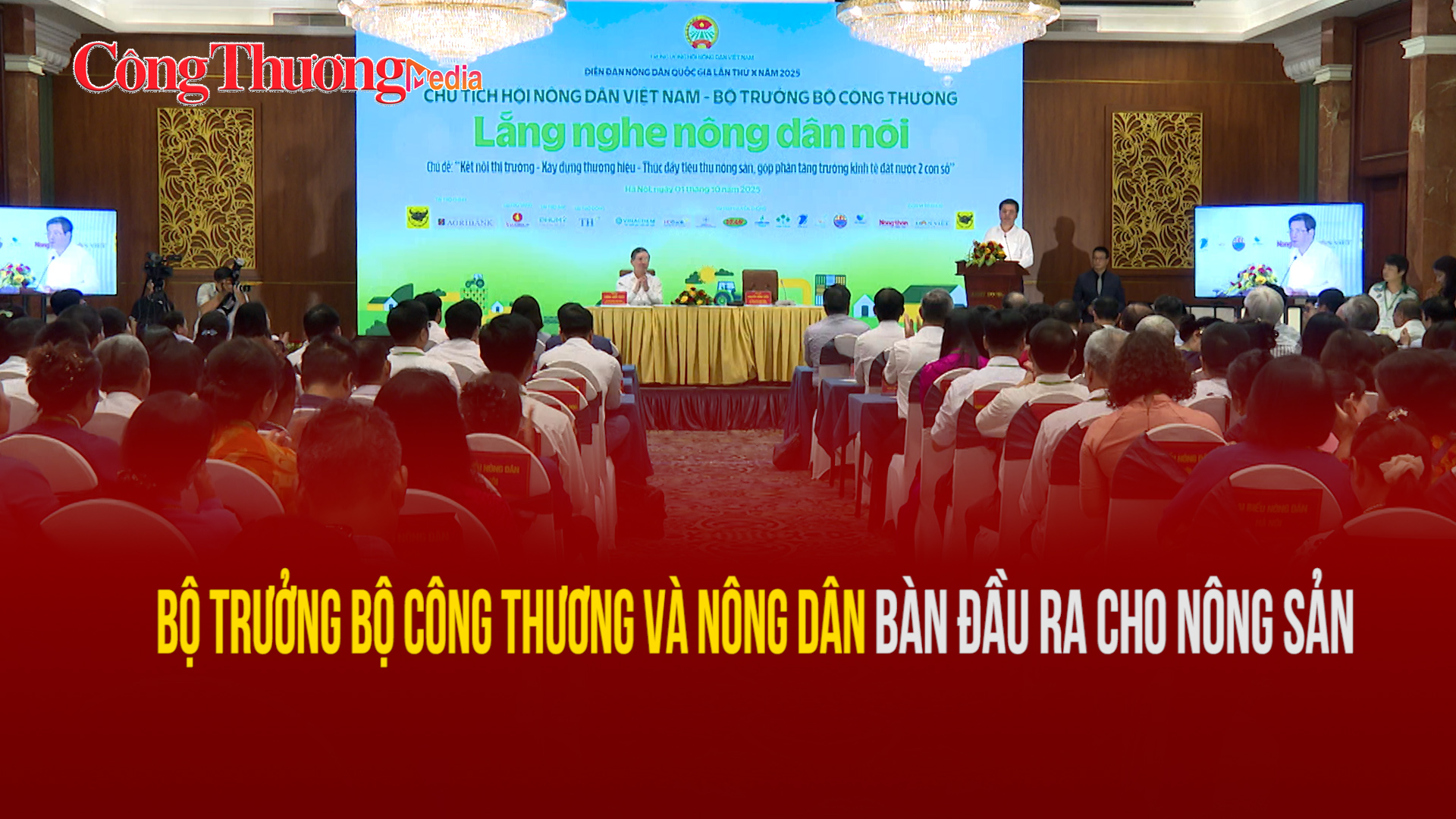 Bộ trưởng Bộ Công Thương và nông dân bàn đầu ra cho nông sản