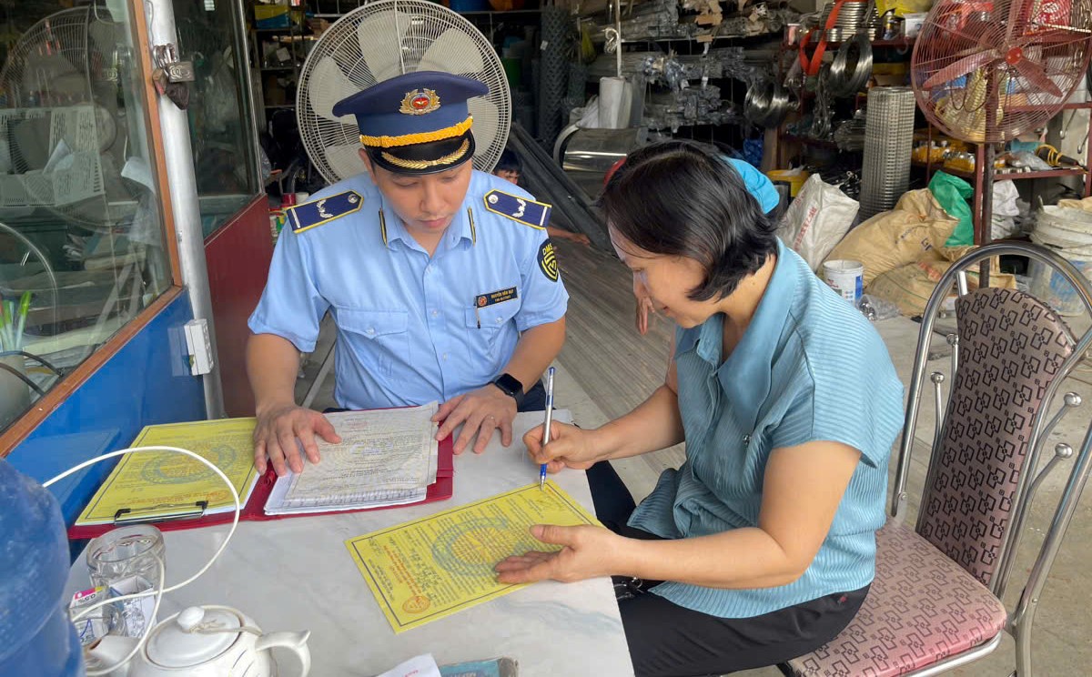 Hà Tĩnh: Chủ động kiểm soát thị trường sau bão số 10