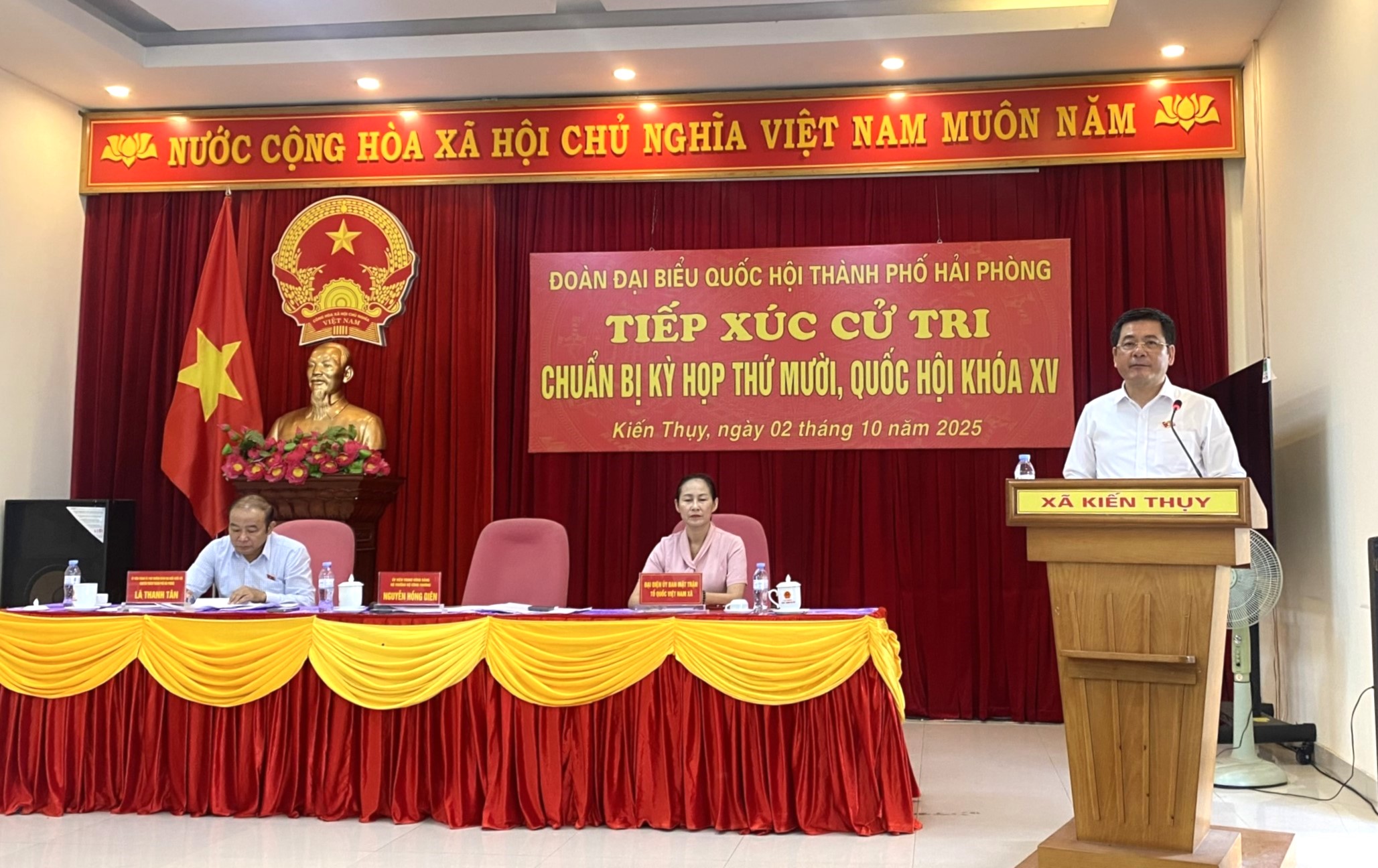 Bộ trưởng Nguyễn Hồng Diên tiếp xúc cử tri tại thành phố Hải Phòng