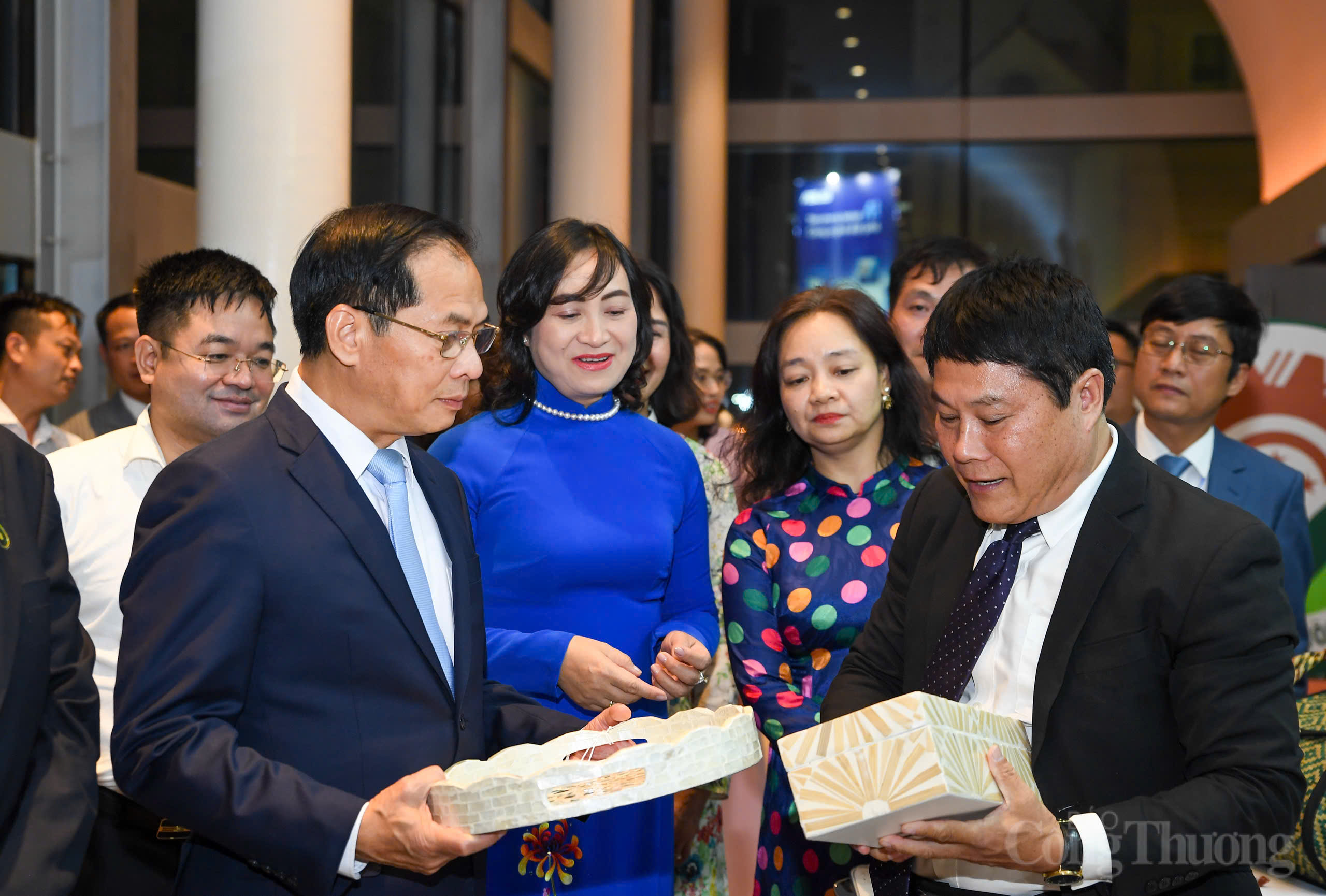 Phó Thủ tướng Bùi Thanh Sơn dự Lễ tôn vinh sản phẩm công nghiệp nông thôn tiêu biểu lần thứ VI