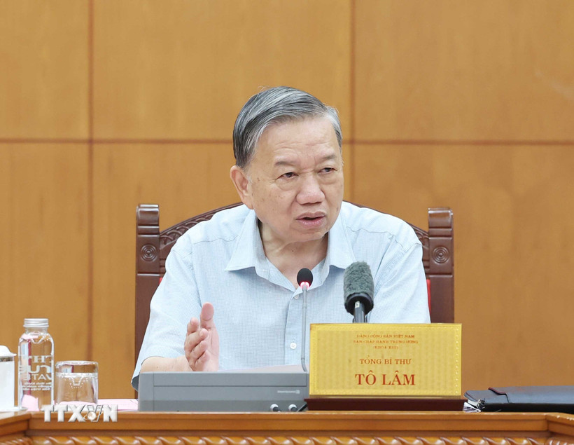 Bộ Chính trị yêu cầu bố trí đủ cán bộ chuyên môn cấp xã trước ngày 15/10