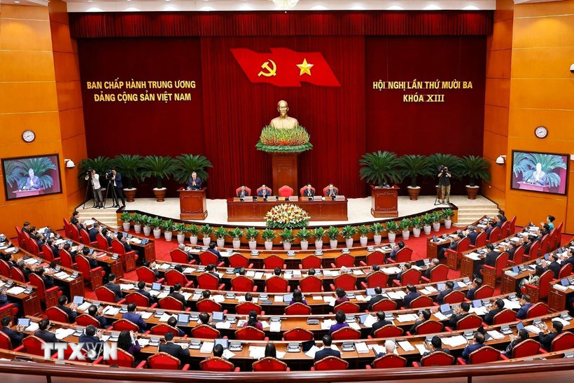 Thông cáo báo chí về ngày làm việc thứ hai Hội nghị Trung ương 13 