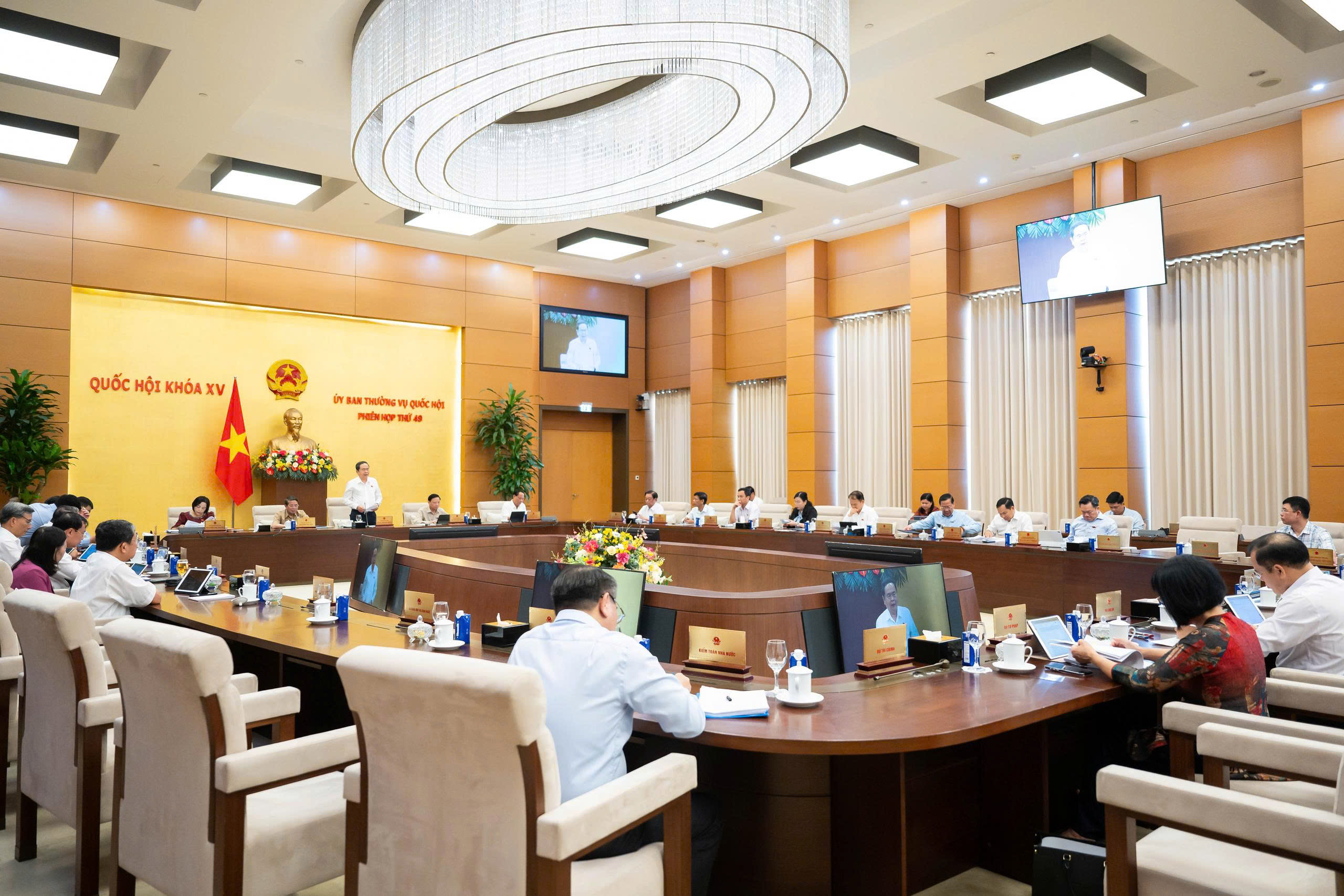 Sẽ cho ý kiến về chính sách đặc thù phát triển công nghiệp tên lửa