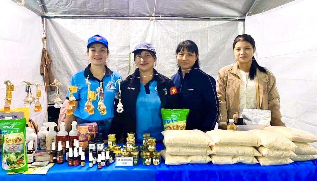 Phiên chợ Gia Lai mở lối tiêu thụ sản phẩm vùng đồng bào dân tộc 