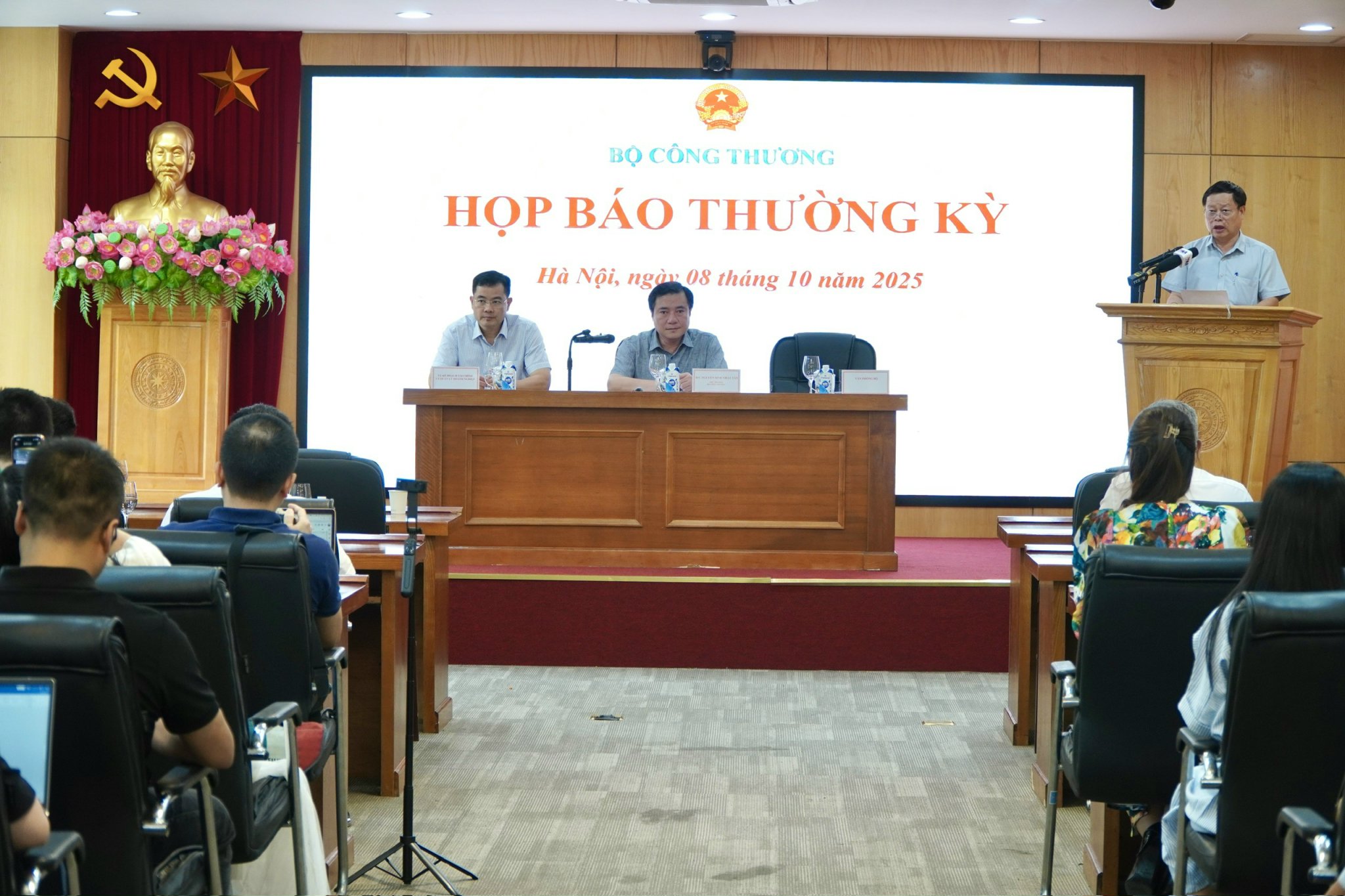 Bộ Công Thương giải đáp nhiều vấn đề nóng tại họp báo quý III/2025