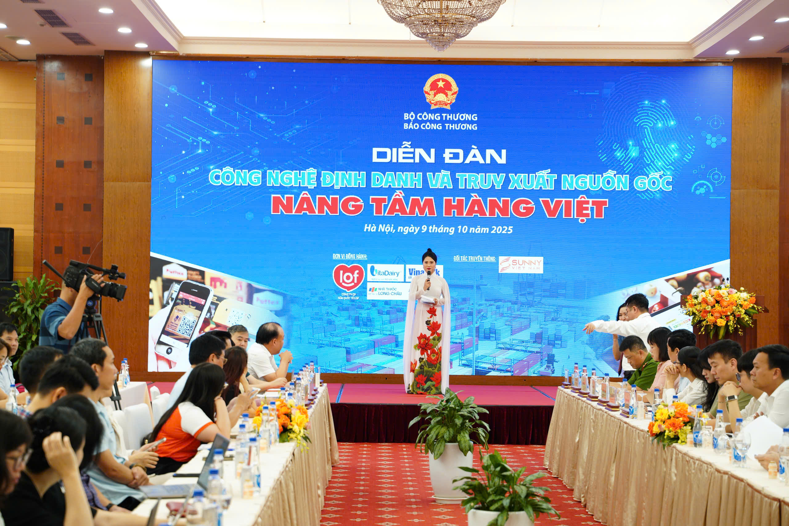Chùm ảnh: Diễn đàn công nghệ định danh và truy xuất nguồn gốc