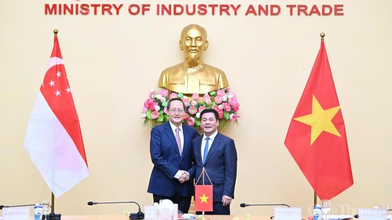 Bộ trưởng Nguyễn Hồng Diên hội đàm với Bộ trưởng Bộ Công Thương Singapore