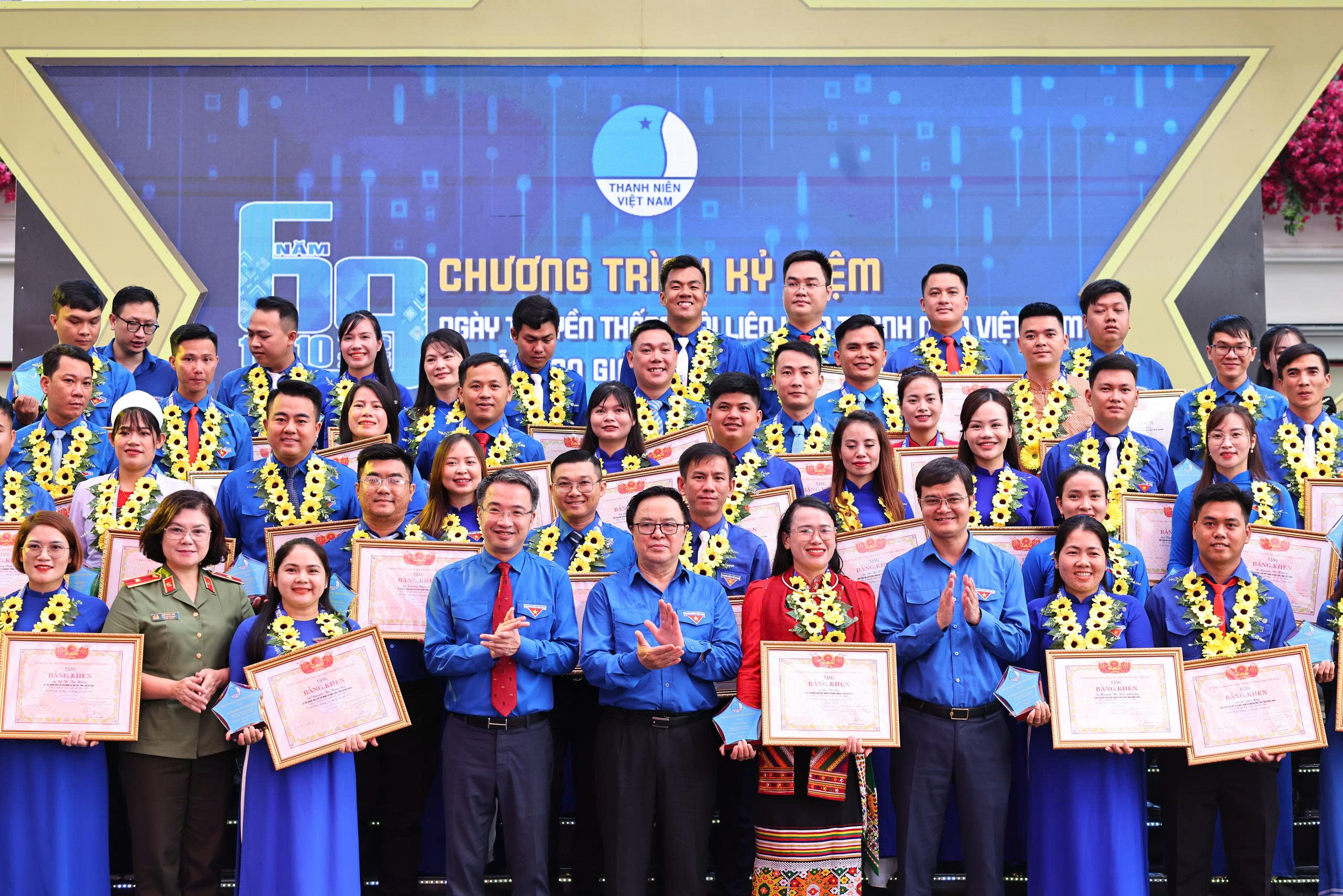 Thanh niên Việt Nam: Nỗ lực đưa đất nước sánh vai cường quốc năm châu