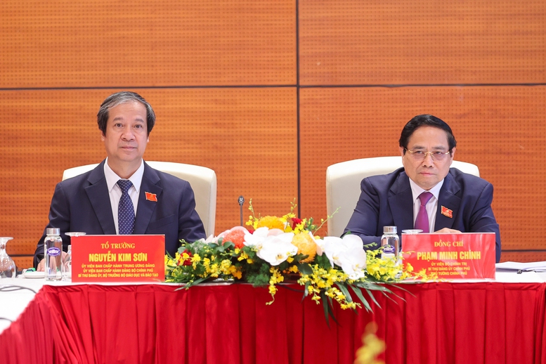 Đại hội Đảng bộ Chính phủ thảo luận tại tổ về các dự thảo văn kiện