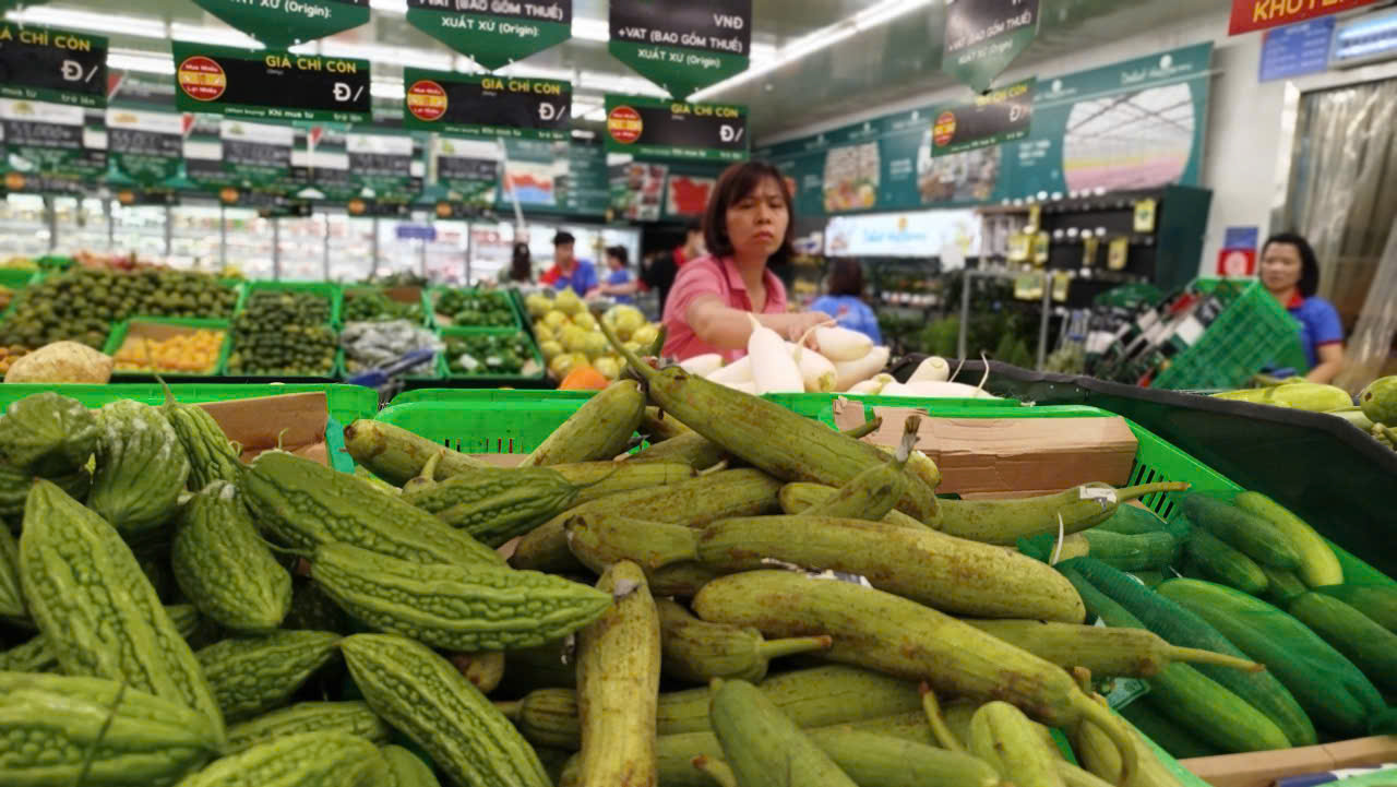 Giá rau xanh ở Hà Nội tăng 'chóng mặt' sau ngập úng