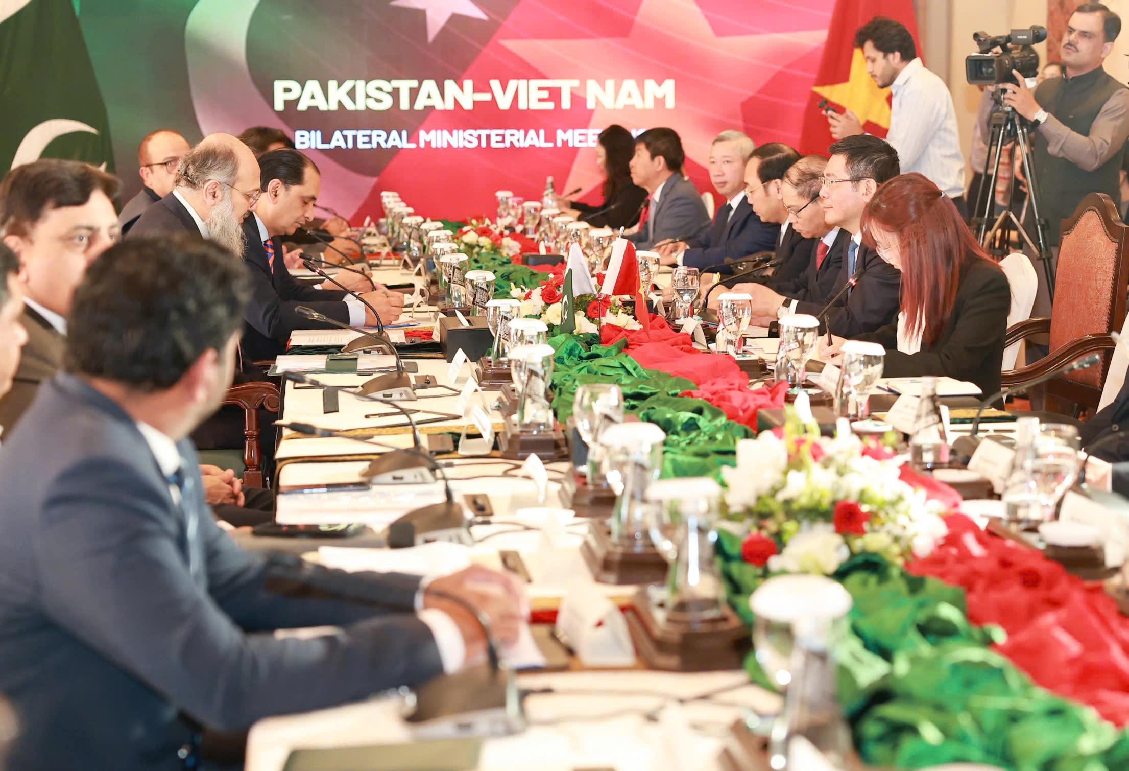 Bộ trưởng Nguyễn Hồng Diên hội đàm với Bộ trưởng Bộ Thương mại Pakistan