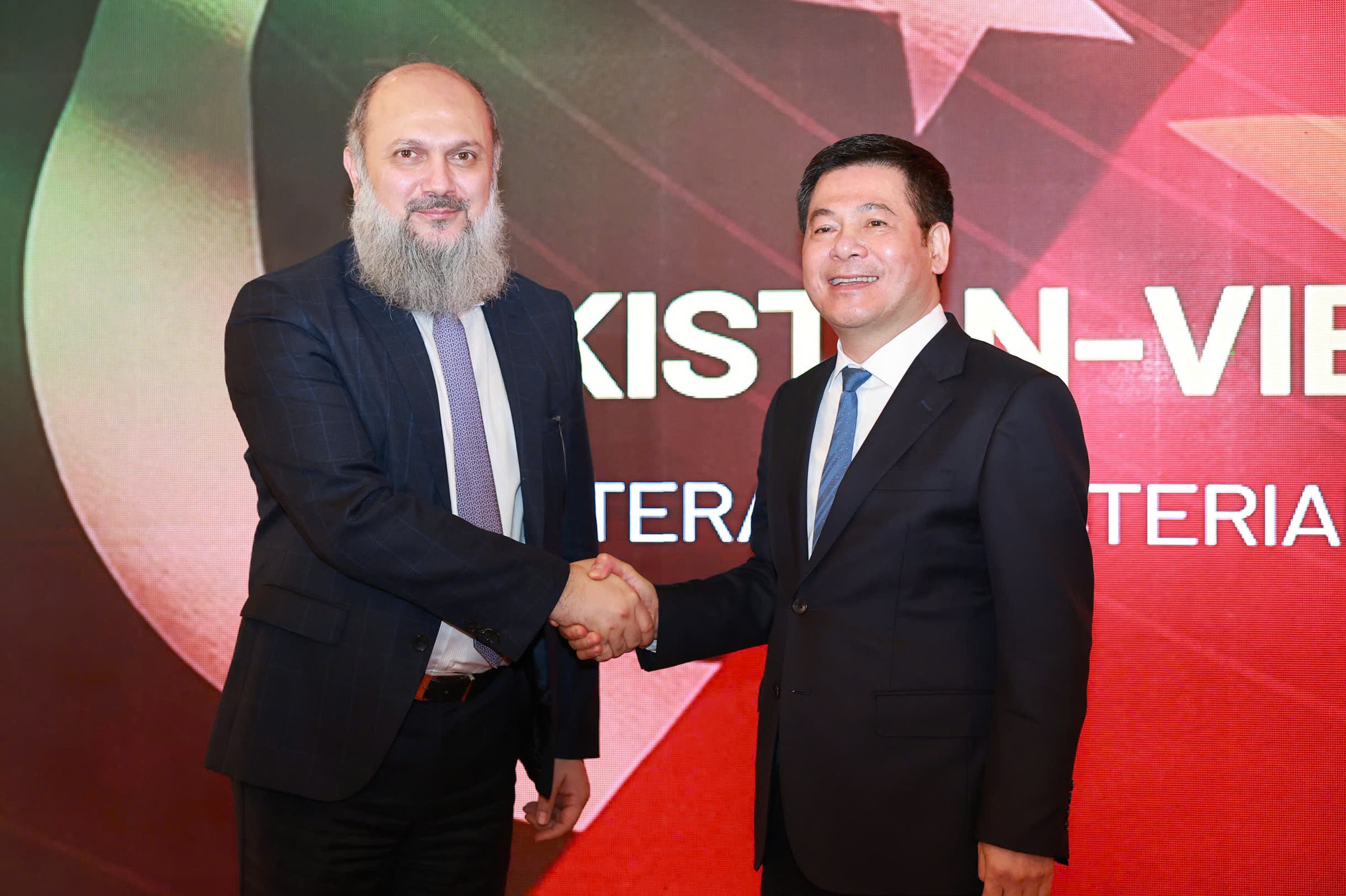 Chùm ảnh: Bộ trưởng Nguyễn Hồng Diên hội đàm với Bộ trưởng Thương mại Pakistan 