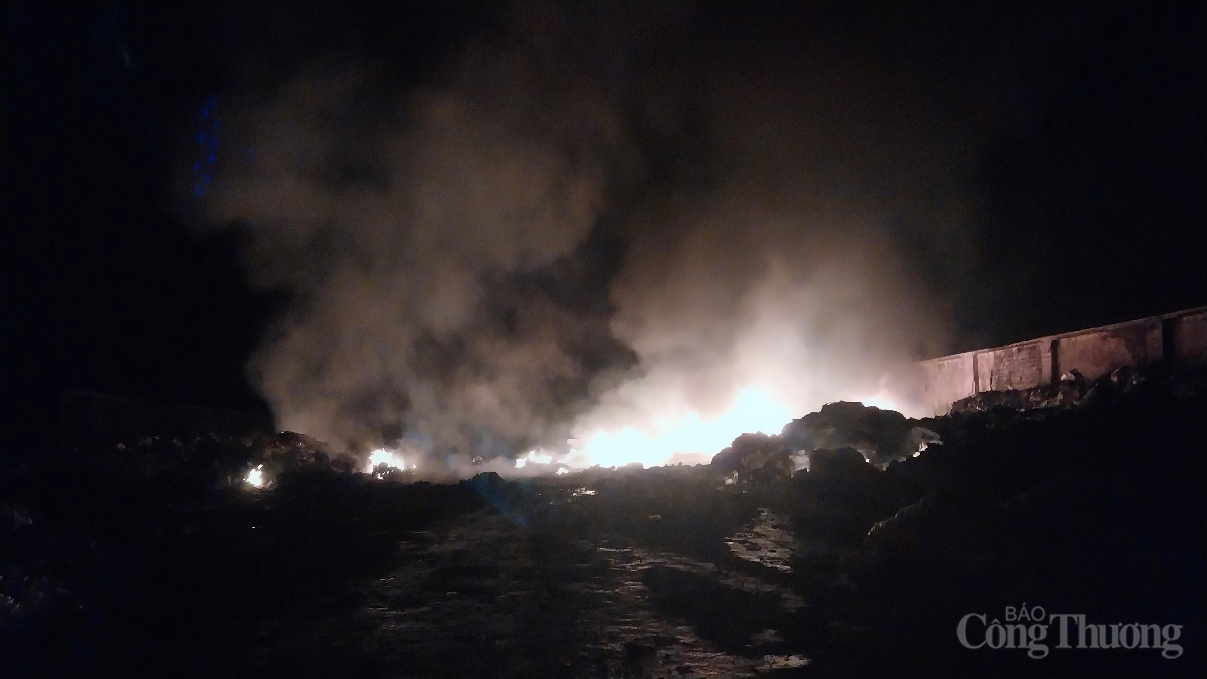 Hà Nội: Cần xử lý nghiêm việc đổ trộm rác thải công nghiệp 