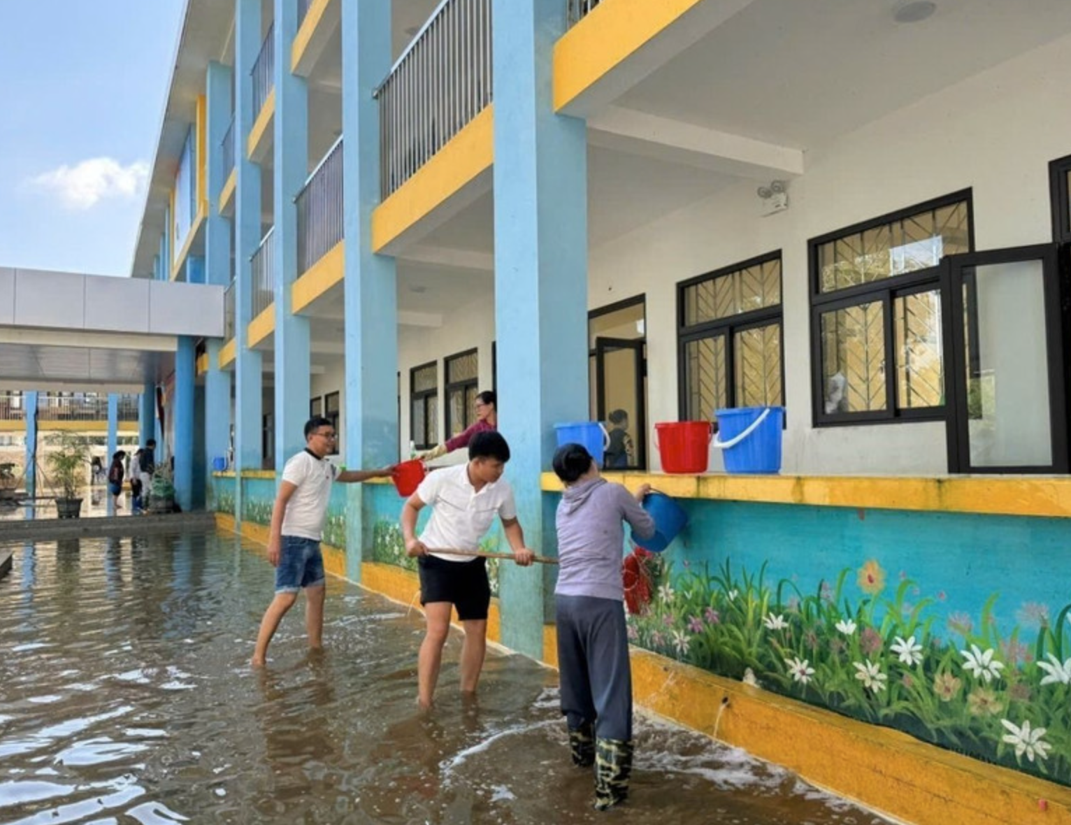 Hà Nội khẩn trương rà soát thiệt hại của ngành giáo dục sau bão số 11