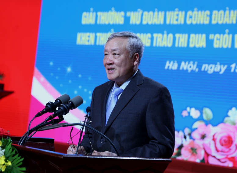 Phụ nữ khẳng định vai trò trong công cuộc phát triển đất nước