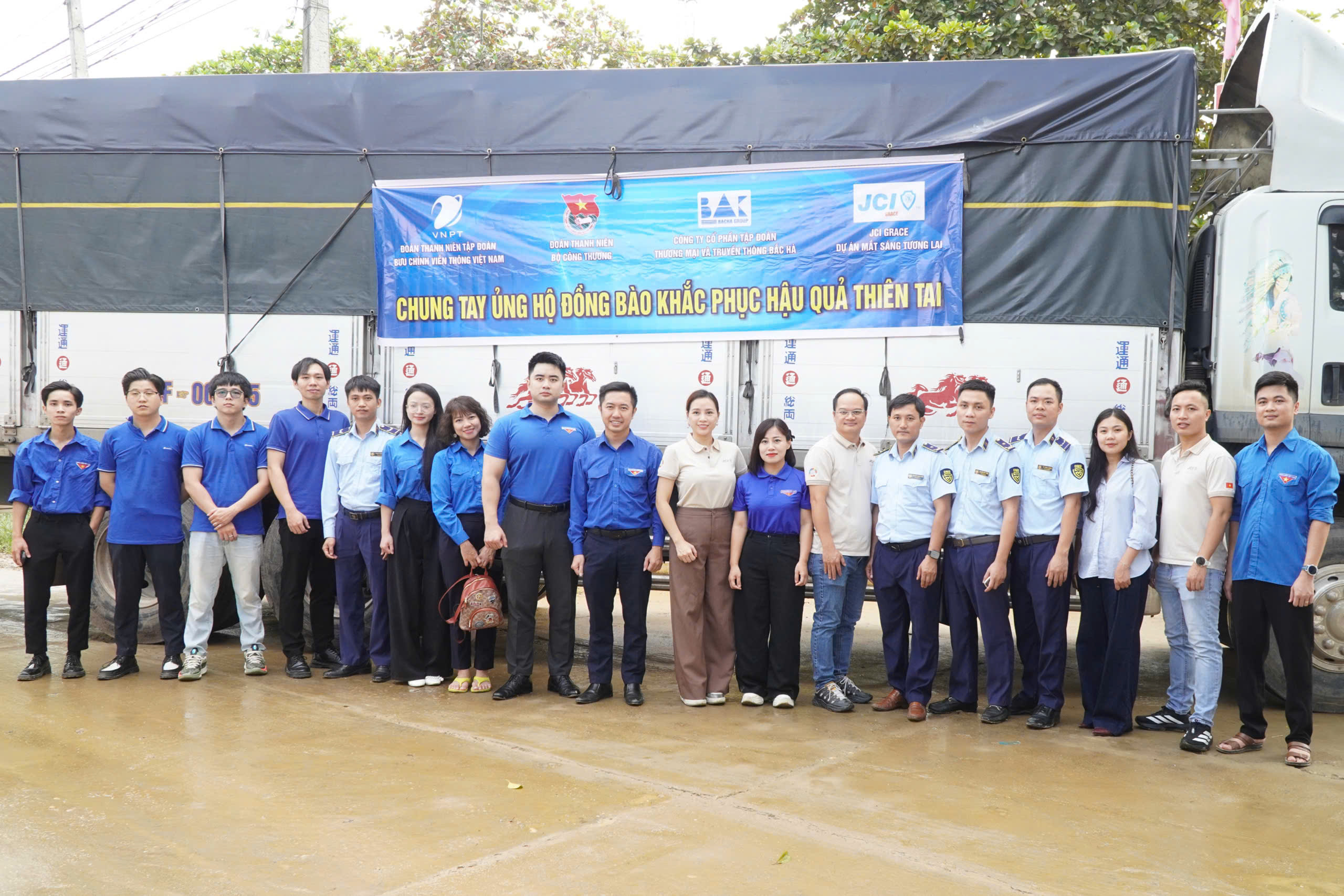 Đoàn Thanh niên Bộ Công Thương phối hợp trao quà hỗ trợ đồng bào vùng lũ Thái Nguyên