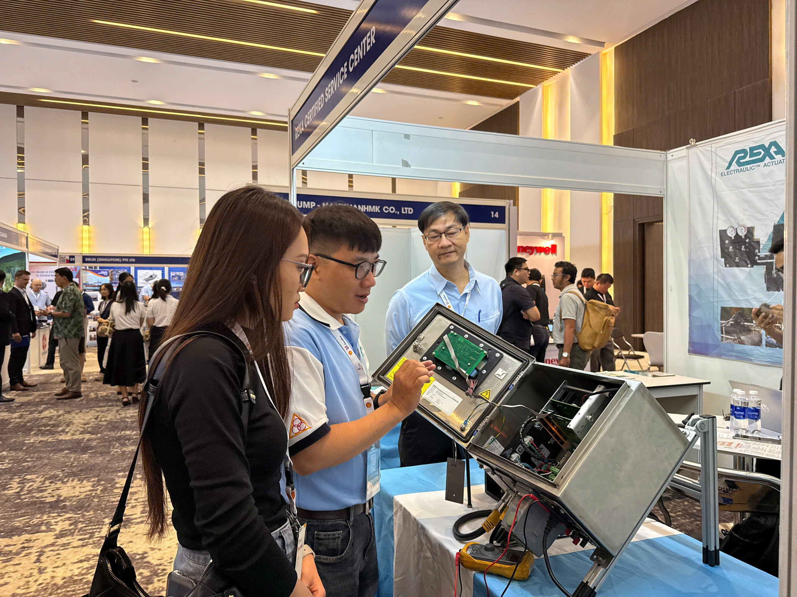 Hơn 200 doanh nghiệp tham gia triển lãm thiết bị ngành dầu khí