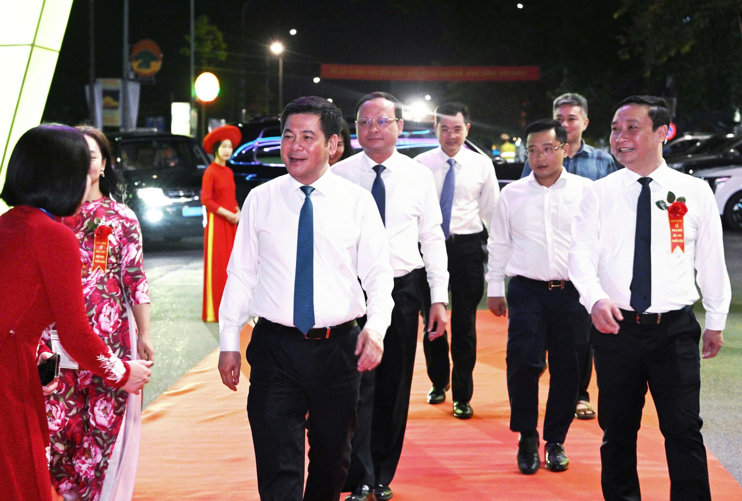 Khai mạc Hội chợ triển lãm hàng công nghiệp nông thôn tiêu biểu khu vực phía Bắc - Tuyên Quang