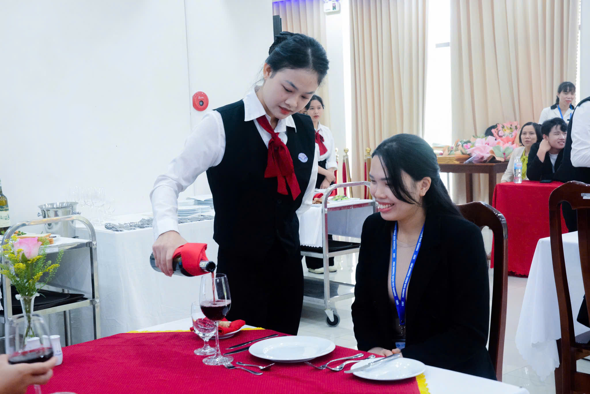 Ngành thương mại, dịch vụ tăng nhu cầu tuyển dụng nhân lực cuối năm