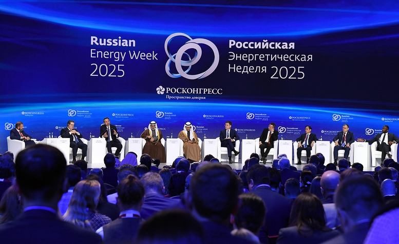 Việt Nam chia sẻ thông tin phát triển điện khí LNG tại Diễn đàn Tuần lễ Năng lượng Nga