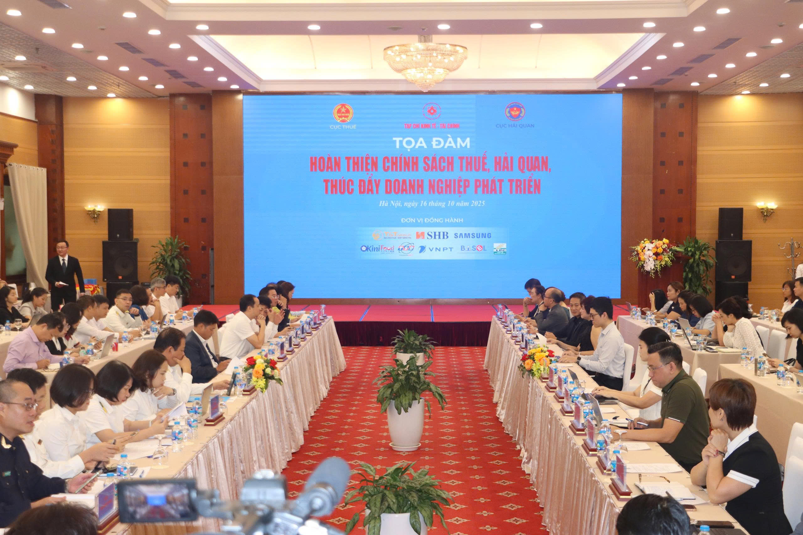 Hoàn thiện chính sách thuế, hải quan, thúc đẩy doanh nghiệp phát triển