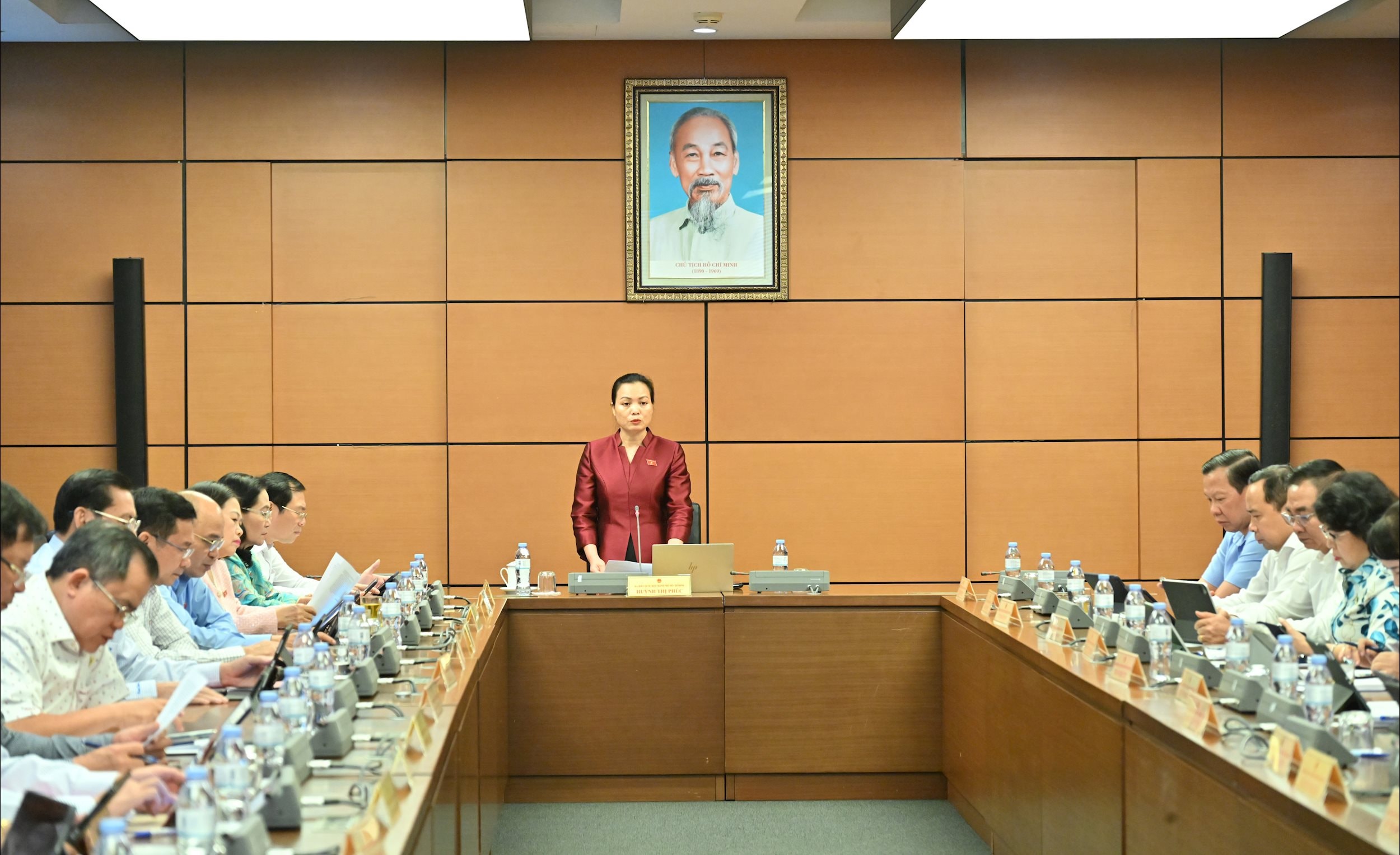 Đại biểu Quốc hội đề nghị trao quyền phê duyệt đào tạo sức khỏe cho Bộ Y tế 