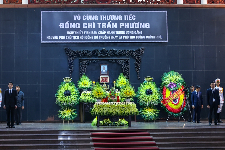 Đoàn Bộ Công Thương viếng nguyên Phó Chủ tịch Hội đồng Bộ trưởng Trần Phương