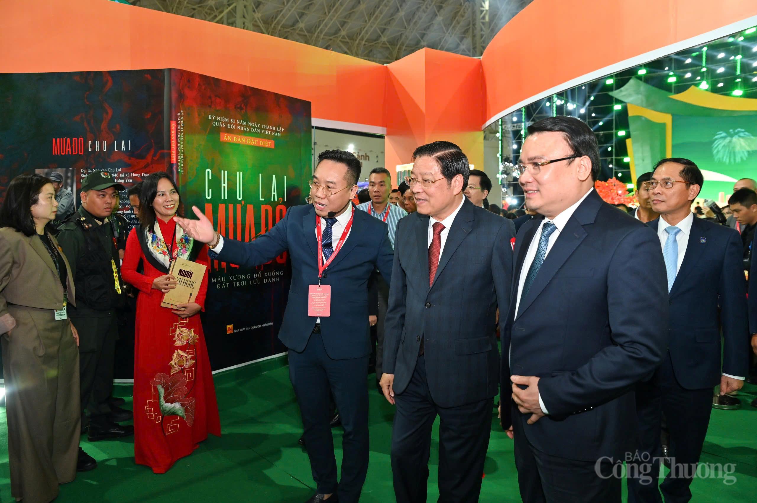 Chùm ảnh: Lễ khai mạc Hội chợ Mùa Thu tối 25/10