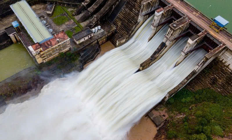 Thành phố Huế: Mưa lớn, hai hồ chứa thuỷ điện tăng lưu lượng điều tiết