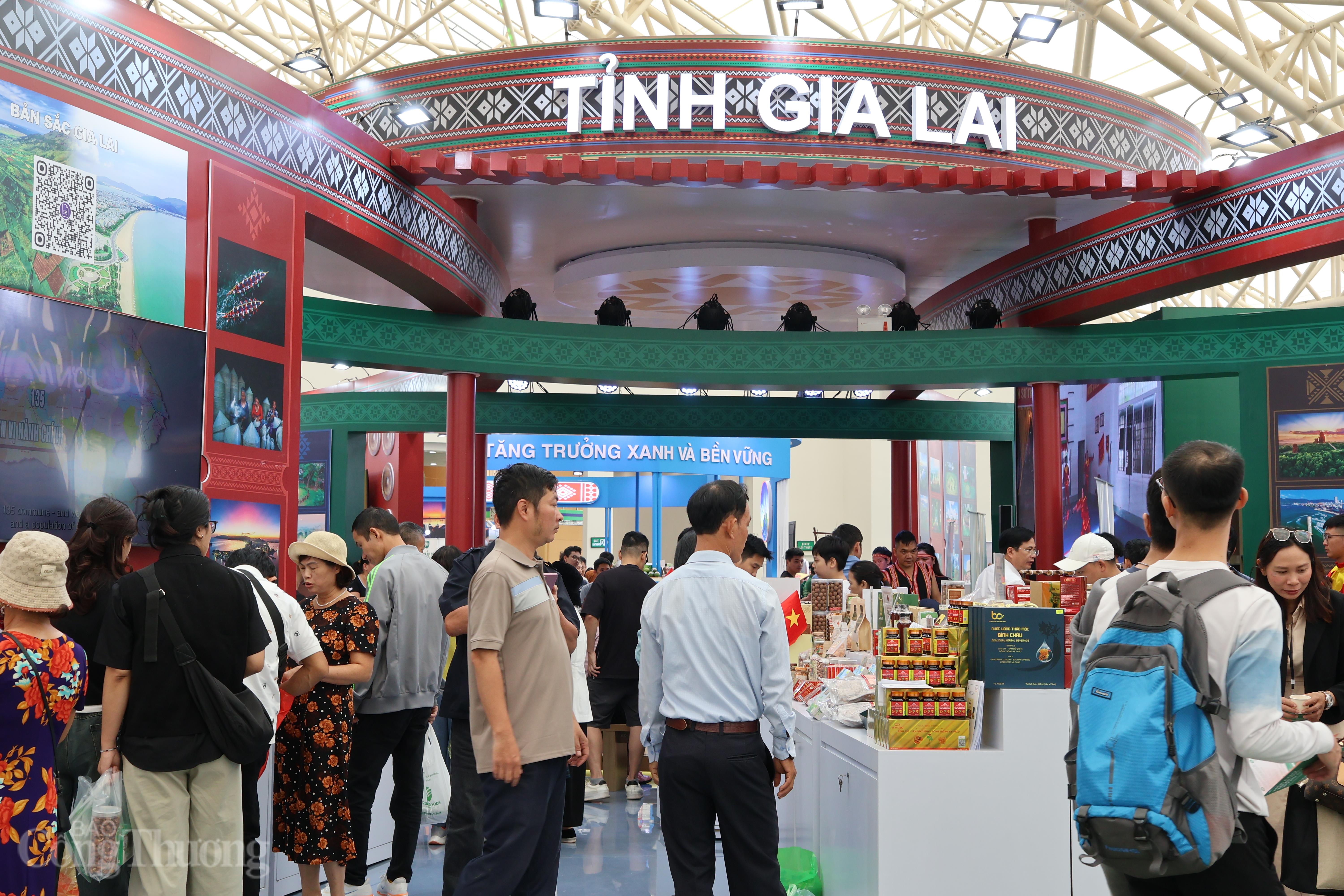 Hội chợ Mùa Thu: Điểm nhìn nghệ thuật trong không gian giao thương