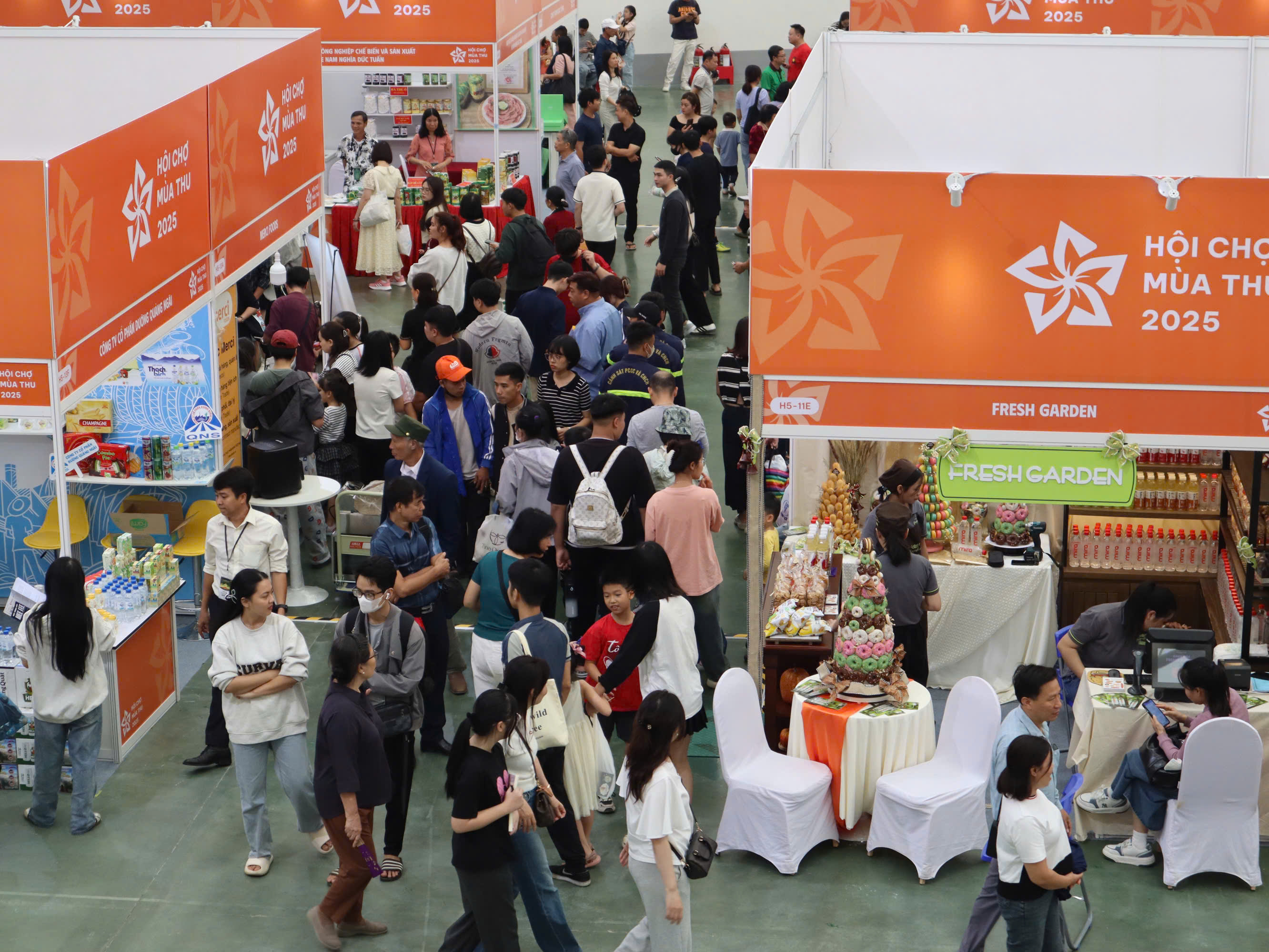 Hội chợ Mùa Thu 2025 đón lượng khách kỷ lục ngay ngày đầu tiên