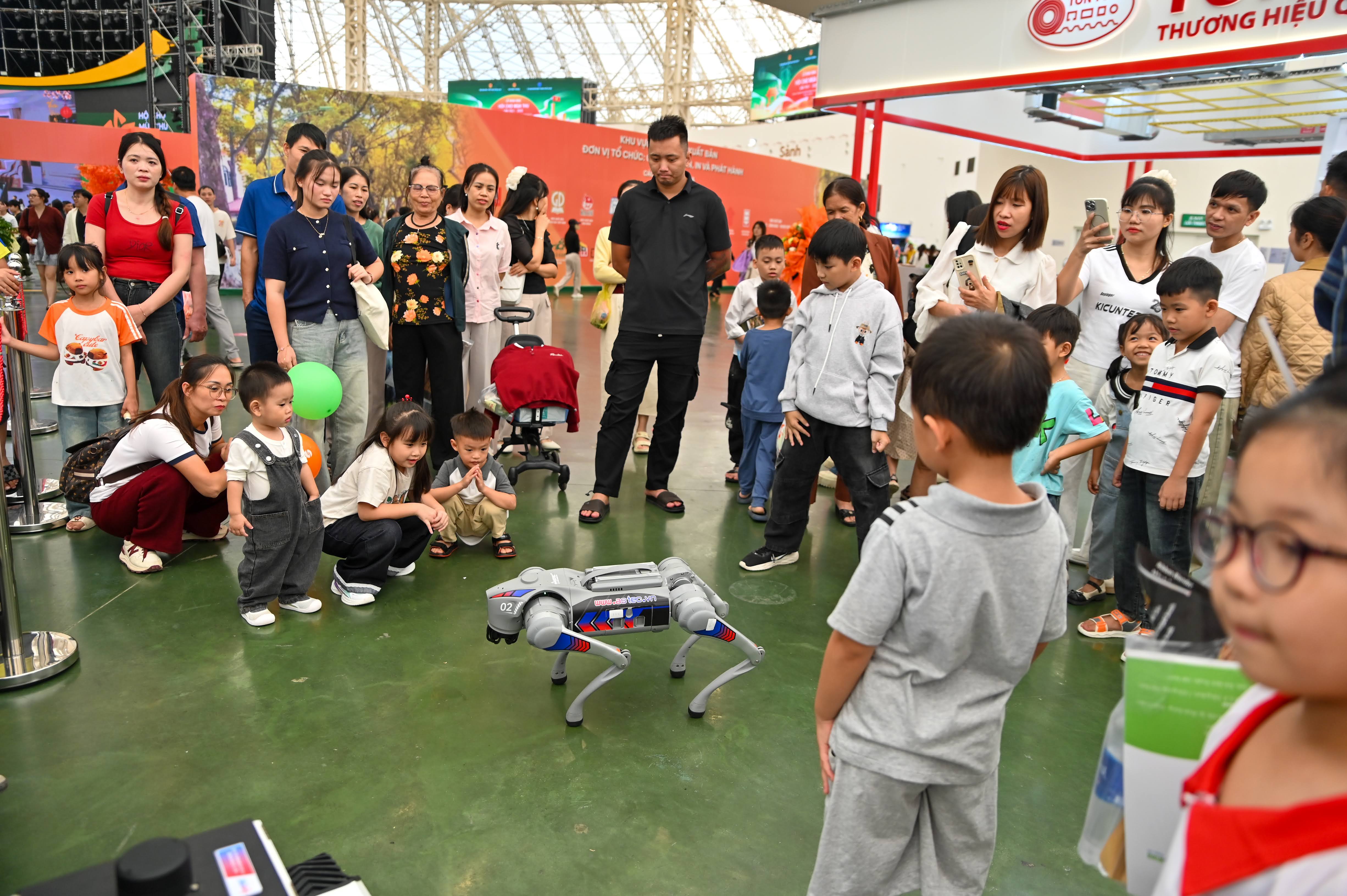 Sản phẩm công nghiệp, công nghệ cao hút khách tại Hội chợ Mùa Thu 2025
