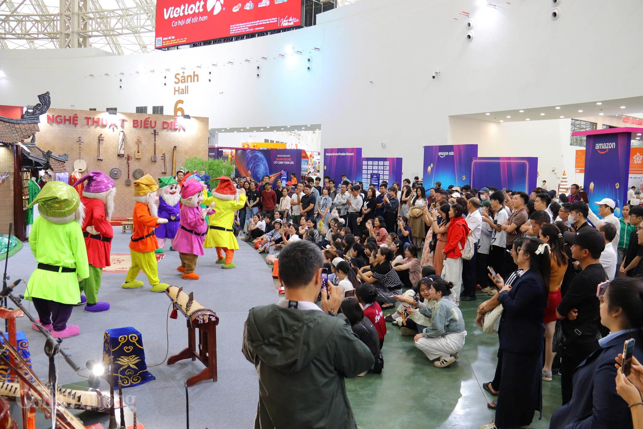 Tinh hoa văn hóa Việt tỏa sáng giữa lòng Hội chợ Mùa Thu