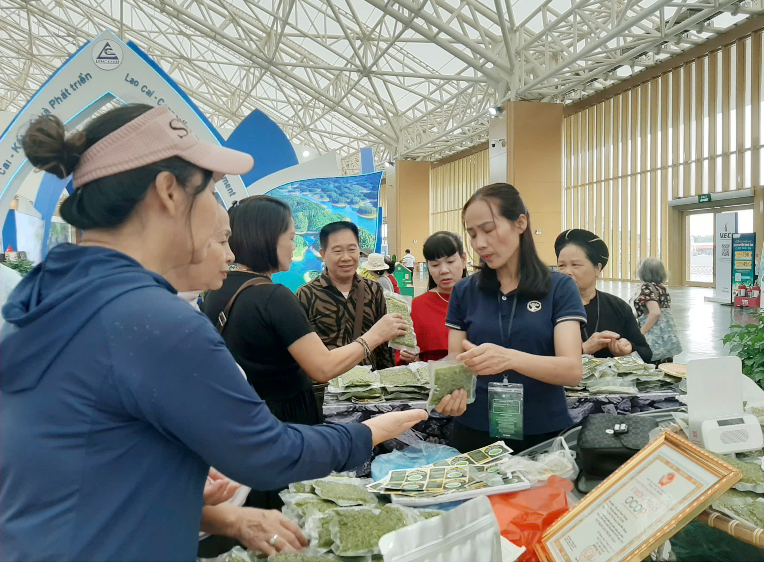 Hội chợ Mùa Thu lần thứ nhất - 2025: Tinh hoa đặc sản vùng miền hội tụ