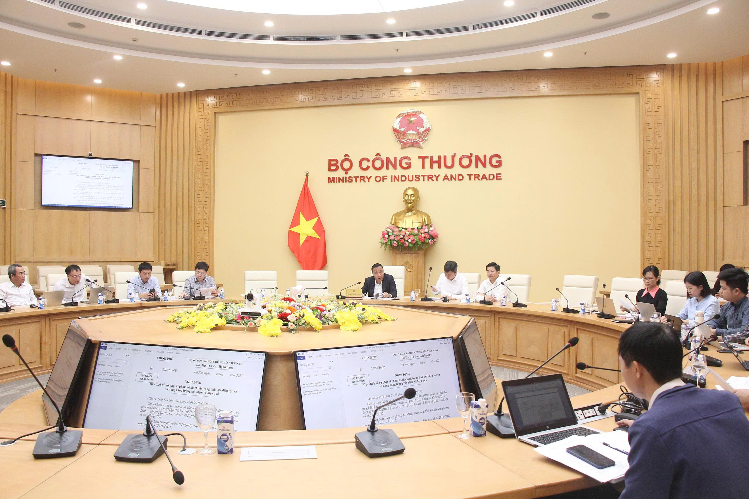 Hoàn thiện dự thảo Nghị định xử phạt vi phạm trong lĩnh vực điện lực