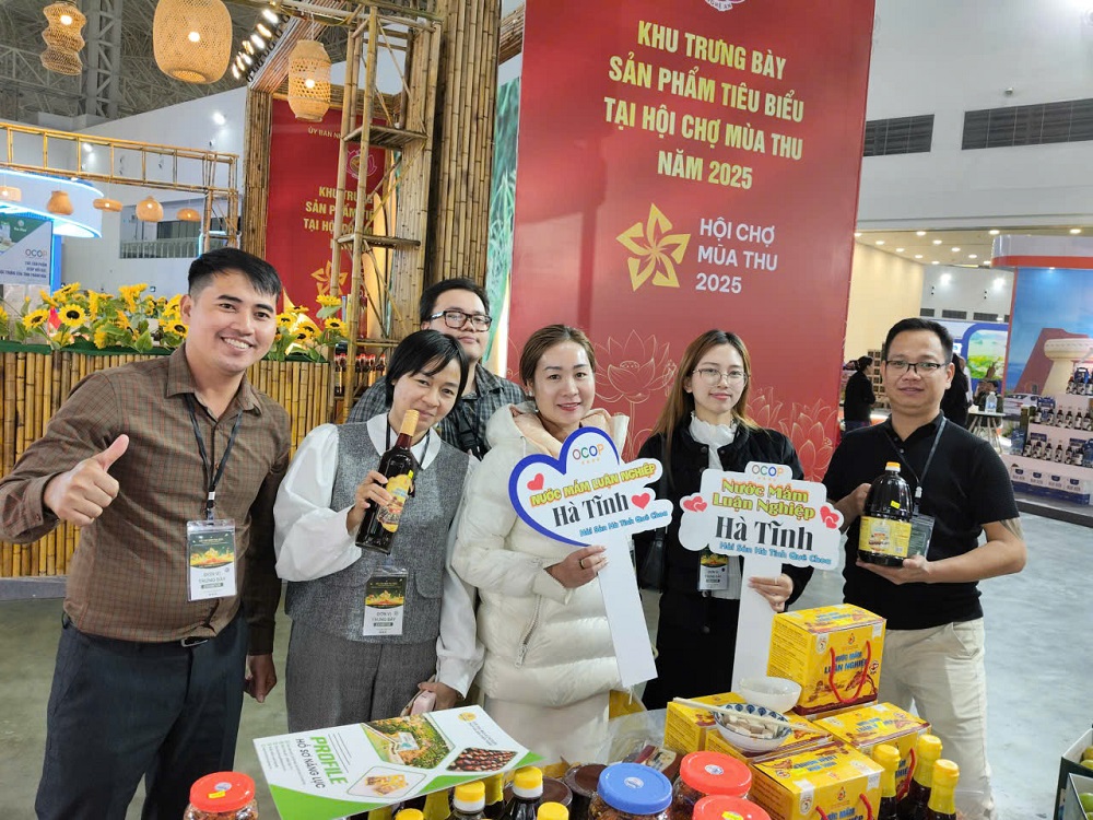 Hội chợ Mùa Thu 2025: Nhiều sản phẩm đặc sản Hà Tĩnh ‘cháy hàng’