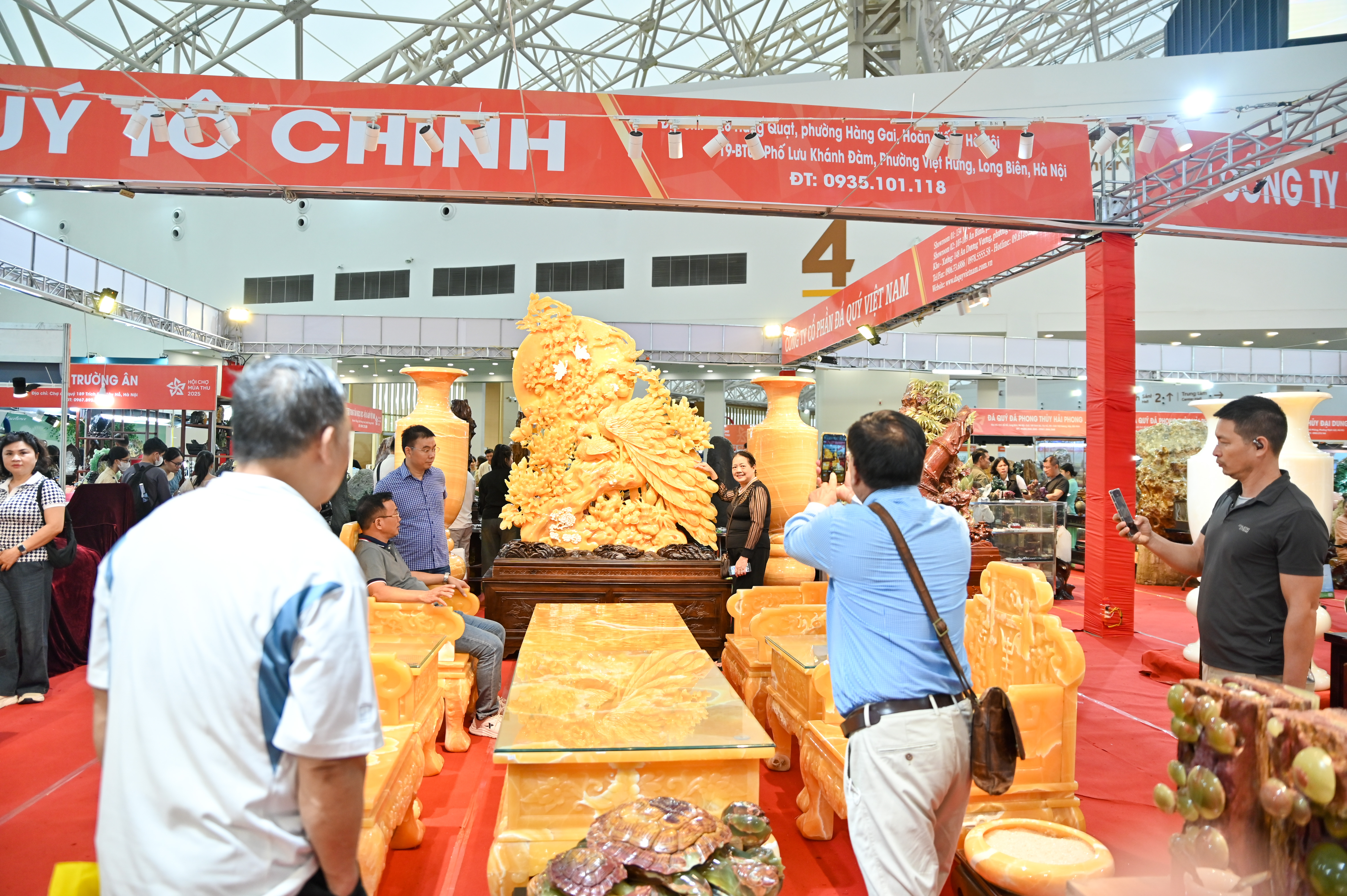 Săn báu vật triệu đô giữa không gian Hội chợ Mùa Thu lần thứ nhất - 2025