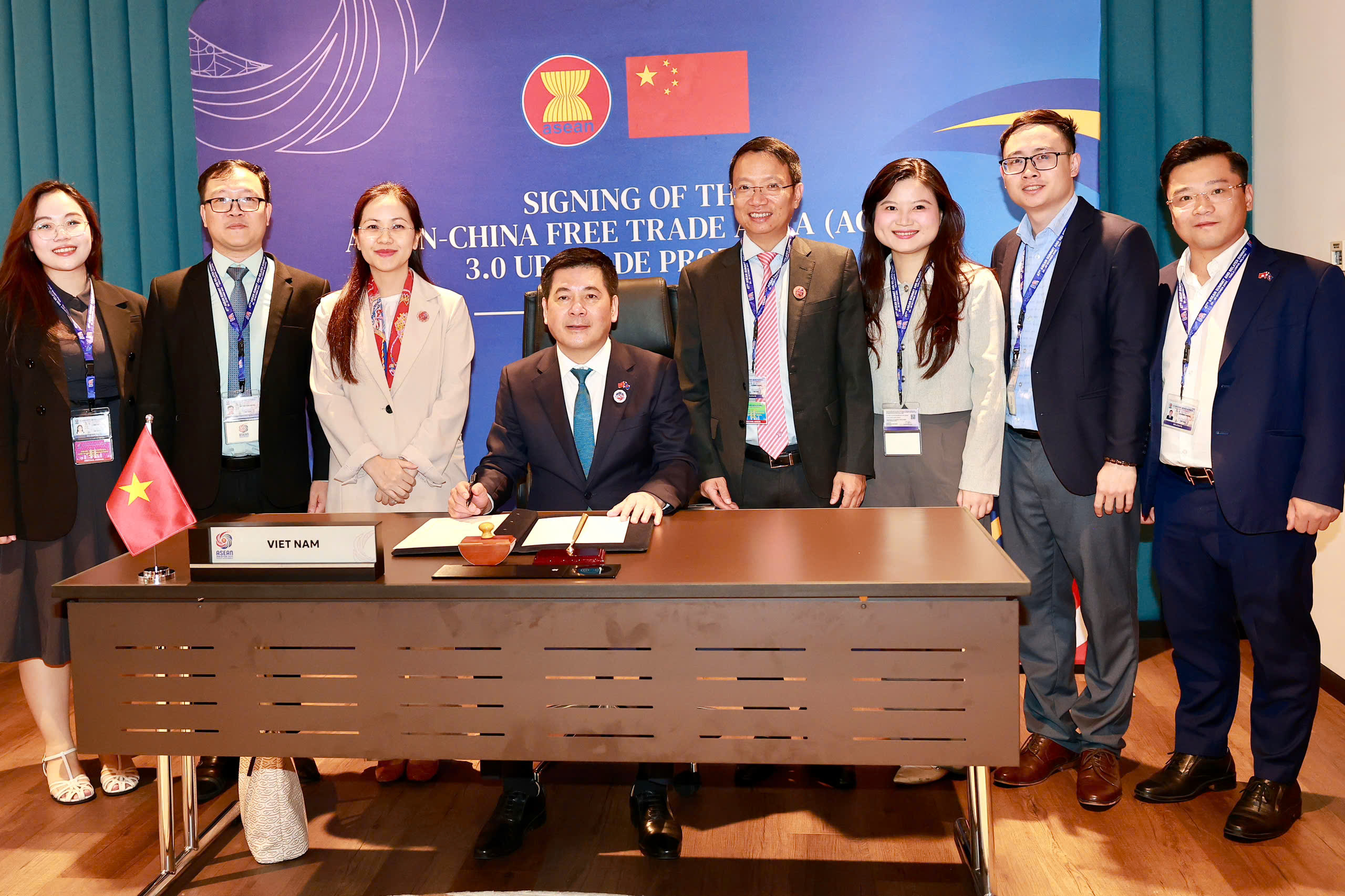 Bộ trưởng Nguyễn Hồng Diên ký Nghị định thư nâng cấp Hiệp định ACFTA 