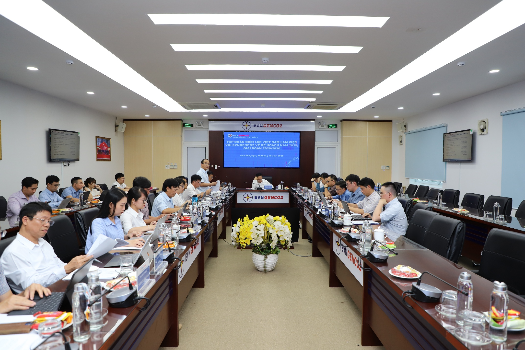 EVN làm việc với EVNGENCO2 về kế hoạch sản xuất kinh doanh