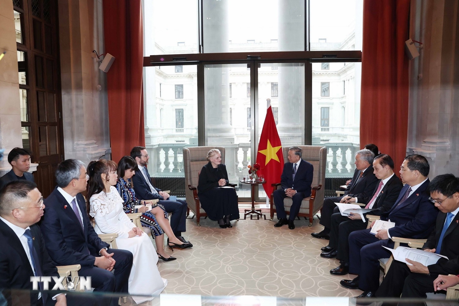 Standard Chartered, Airbus, Roll Royce cam kết tăng cường hợp tác với Việt Nam