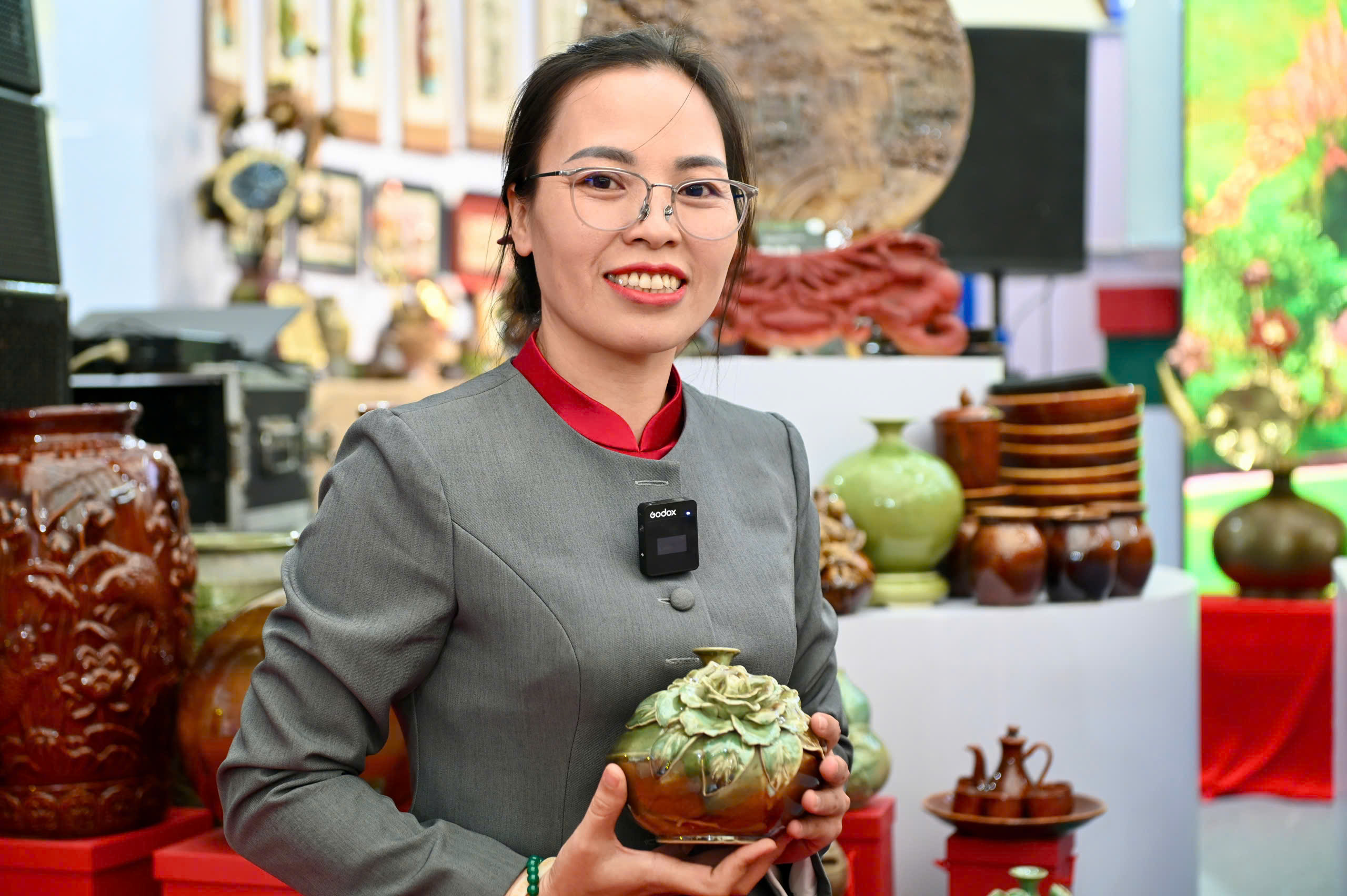 Hợp tác xã Gốm Minh Tâm mang hồn Phù Lãng đến Hội chợ Mùa Thu 2025