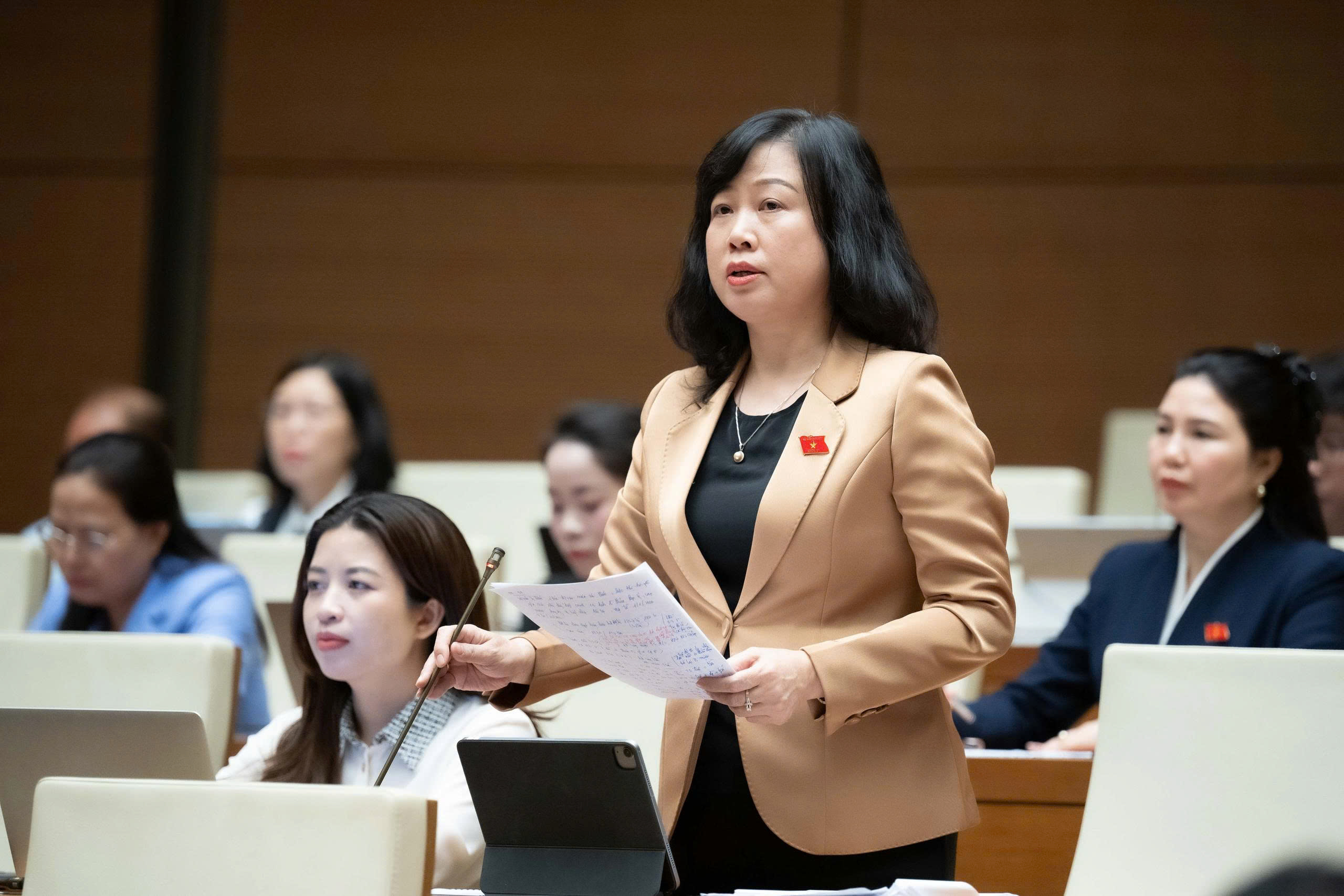 Bộ trưởng Đào Hồng Lan nói về tình trạng bạo hành nhân viên y tế