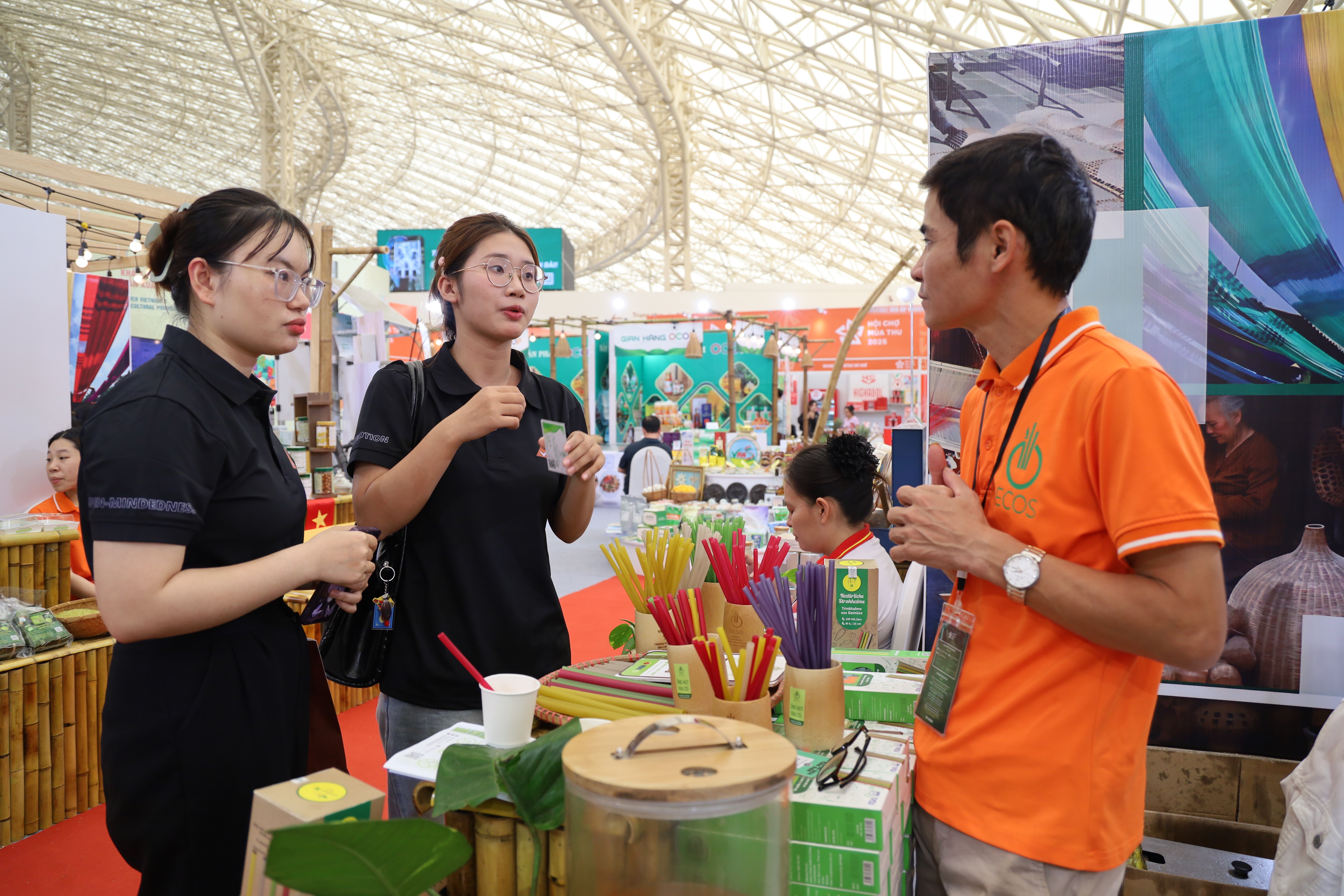 Ống hút rau củ: Sản phẩm xanh từ làng quê ra thị trường quốc tế