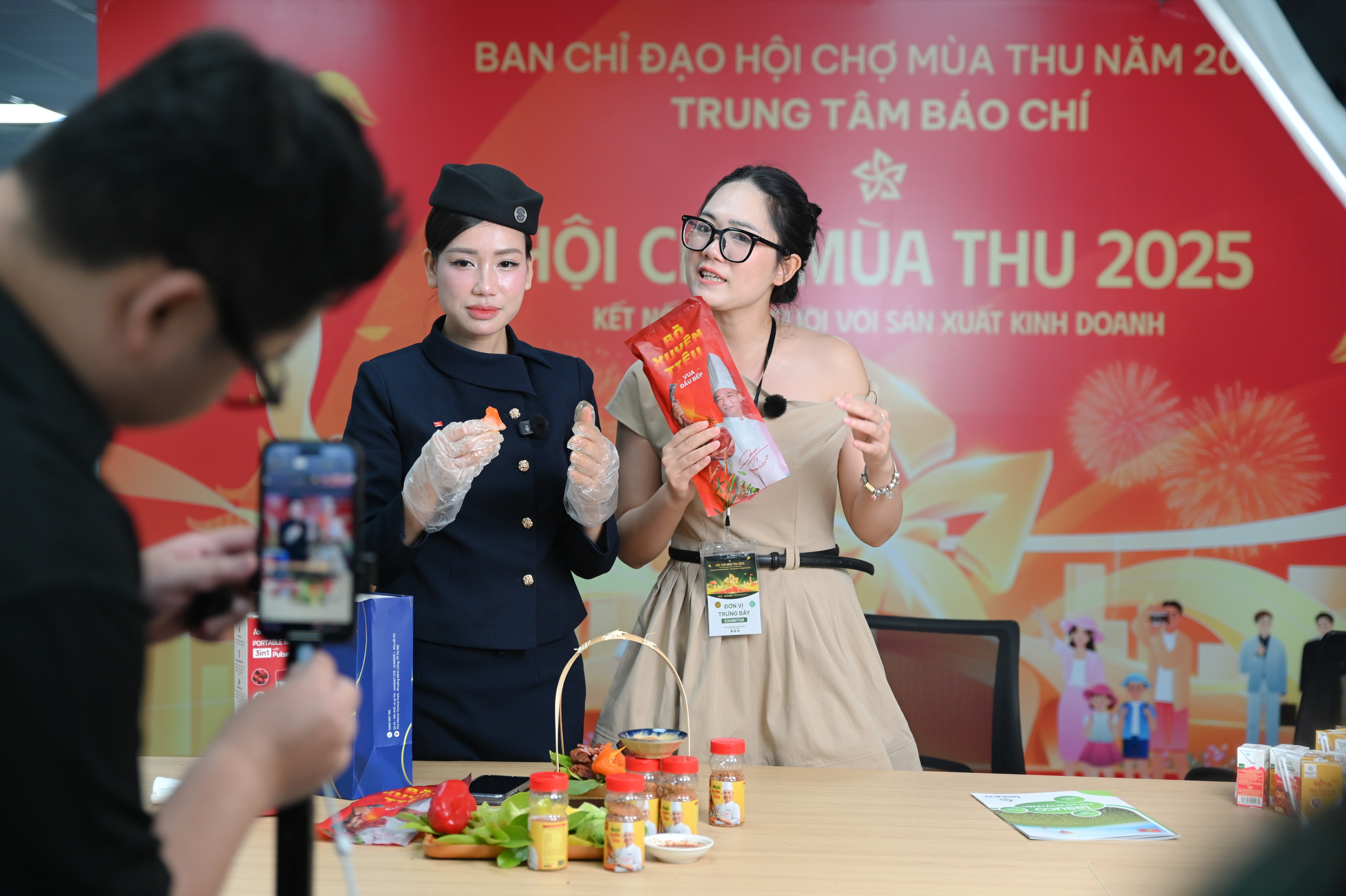 Hội chợ Mùa thu 2025: Livestream bùng nổ, chốt hàng ngàn đơn