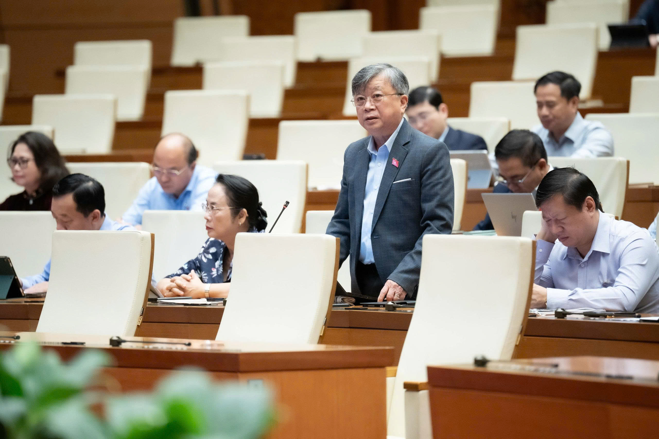 Đại biểu Trương Trọng Nghĩa: Cần trọng dụng những người đã chứng minh được trình độ, năng lực