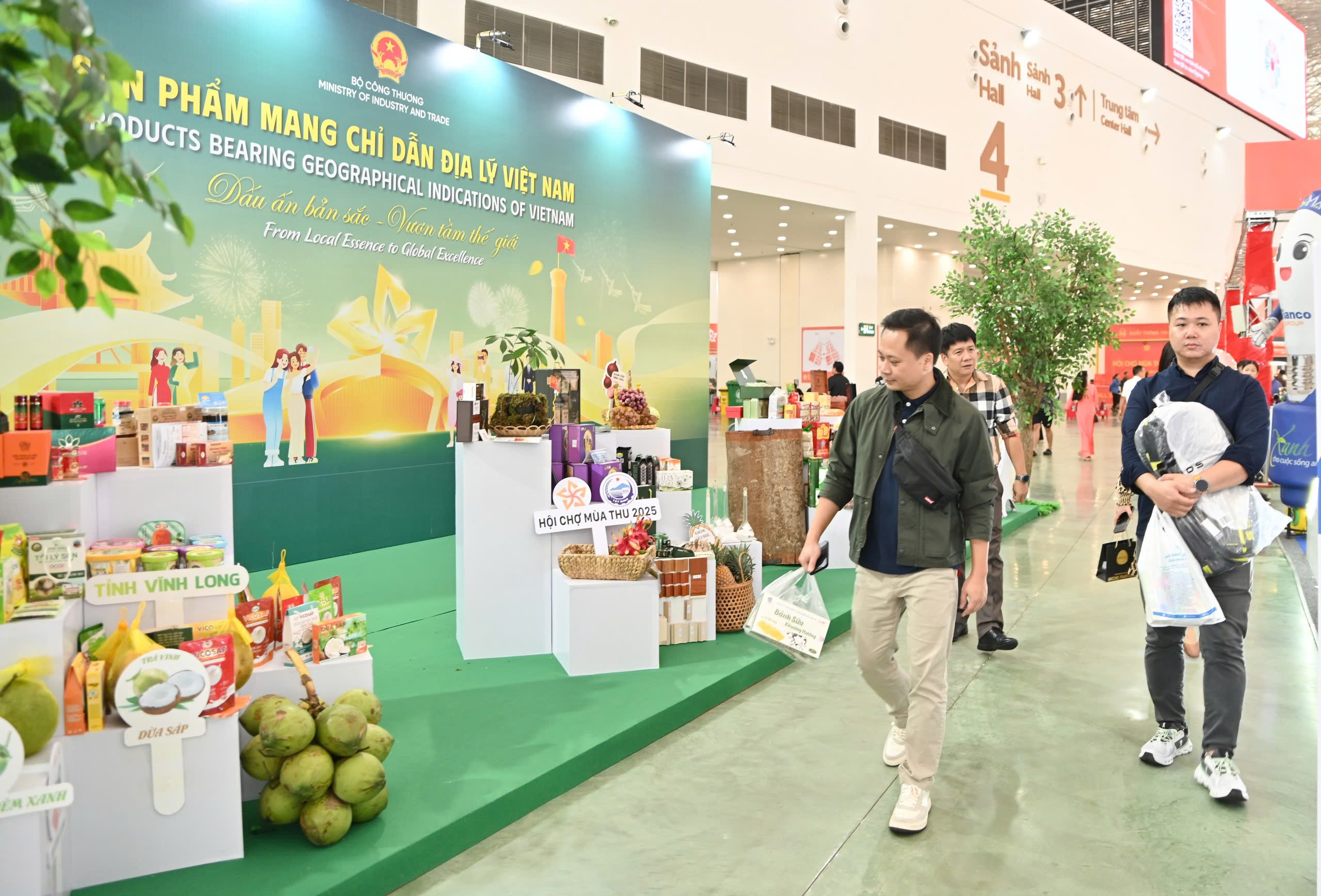 Khám phá gian trưng bày sản phẩm có chỉ dẫn địa lý tại Hội chợ Mùa Thu