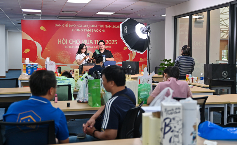 Nhiều lời khen gửi tới Báo Công Thương và Ban Tổ chức Hội chợ Mùa Thu