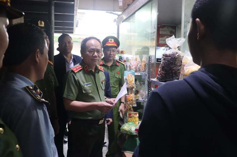 Kiểm tra thực tế,  tháo gỡ 'điểm nghẽn' tại làng nghề La Phù