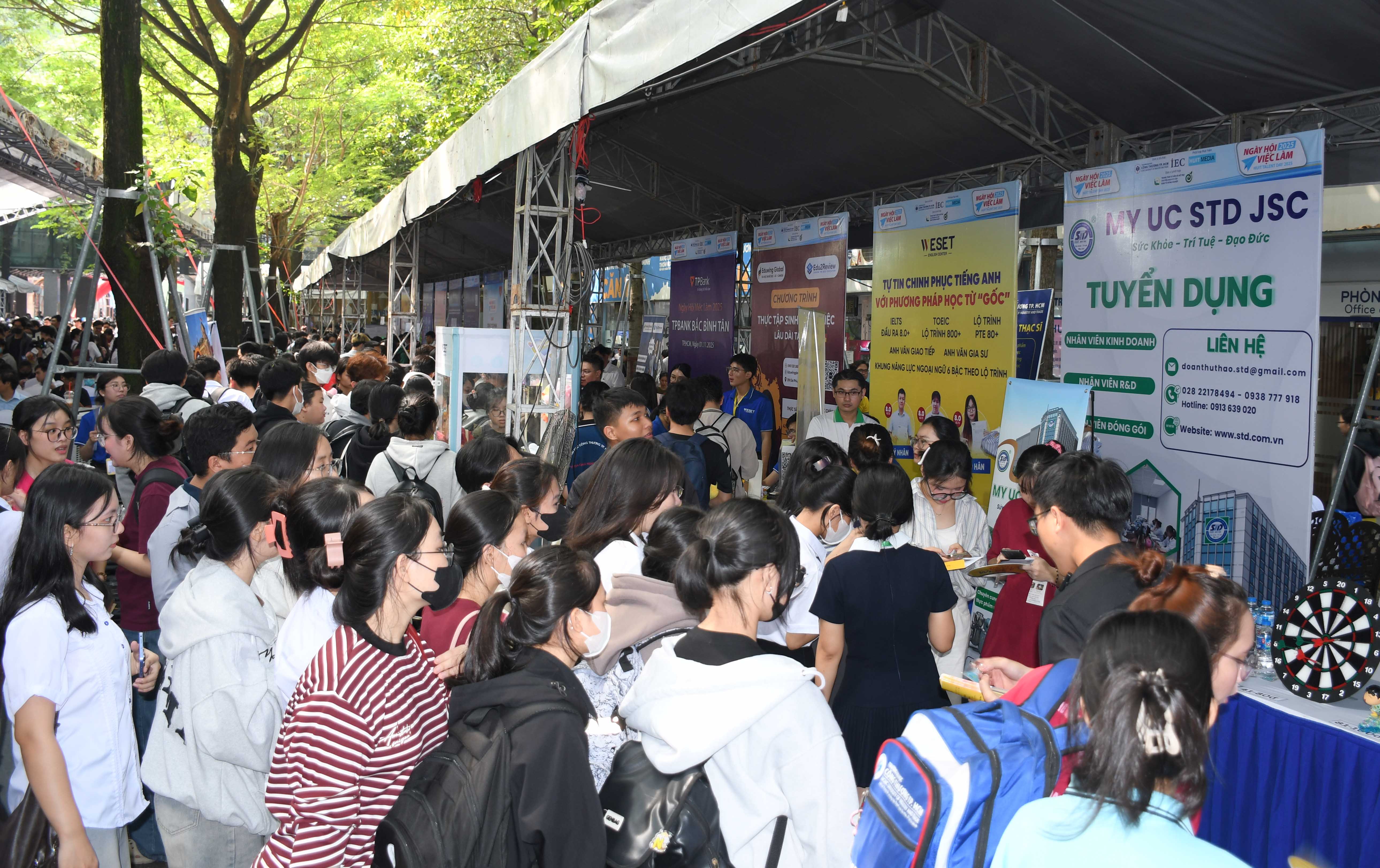 Hơn 70 doanh nghiệp tuyển dụng 2.000 vị trí tại ngày hội việc làm HUIT