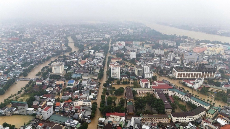 Trung Bộ mưa lớn, nhiều sông vượt báo động 3